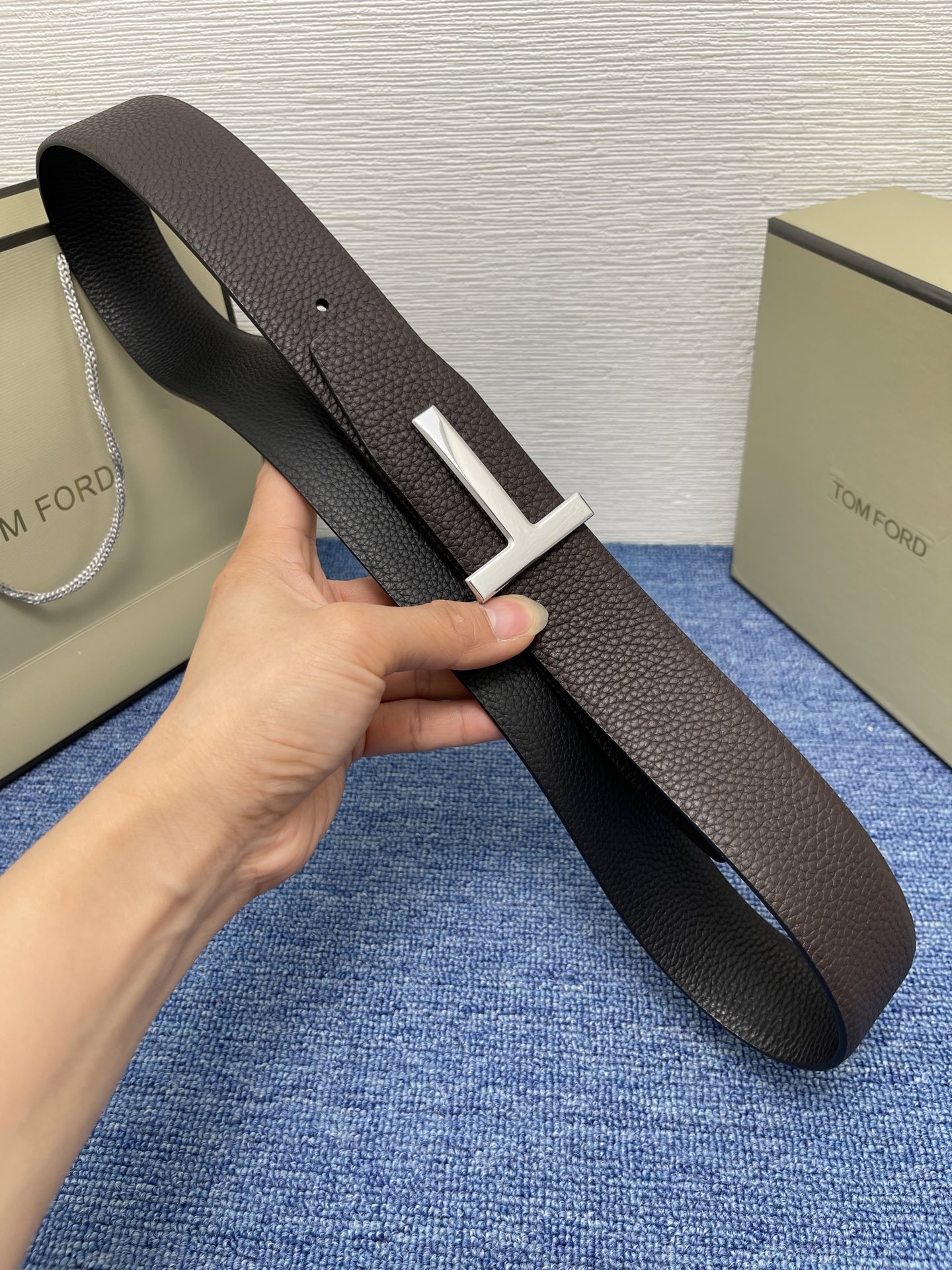  TOM FORD 汤姆福特。新品高端双面小牛皮，简约商务男士腰带，4.0cm宽，双面使用，配原版包装