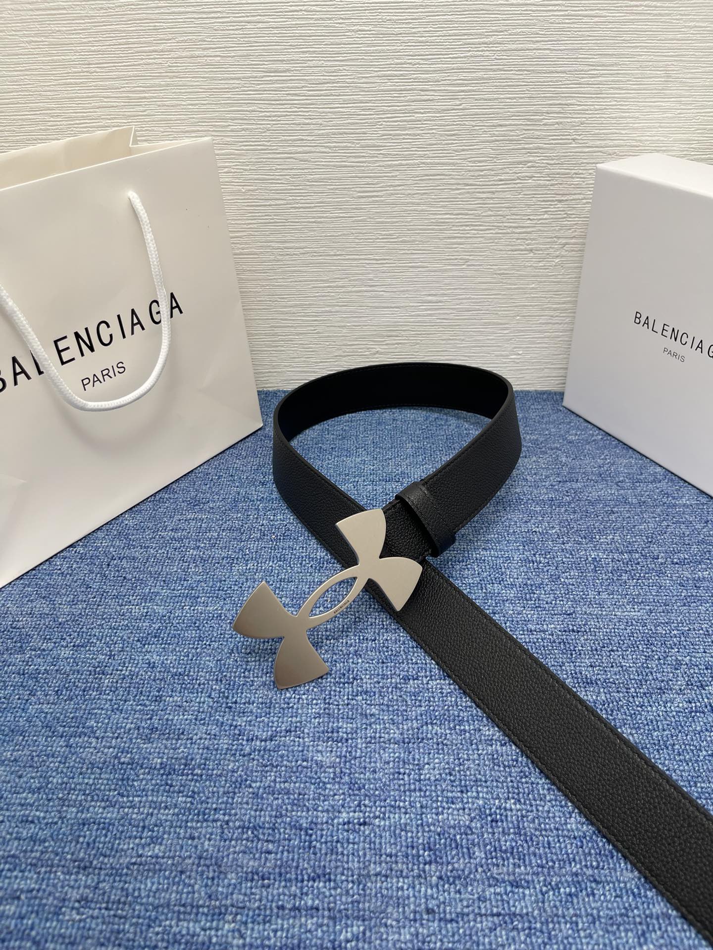  BALENCIAGA巴黎世家新款时尚腰带，双面小牛皮，配上复古经典扣，时尚百搭，宽度3.5cm