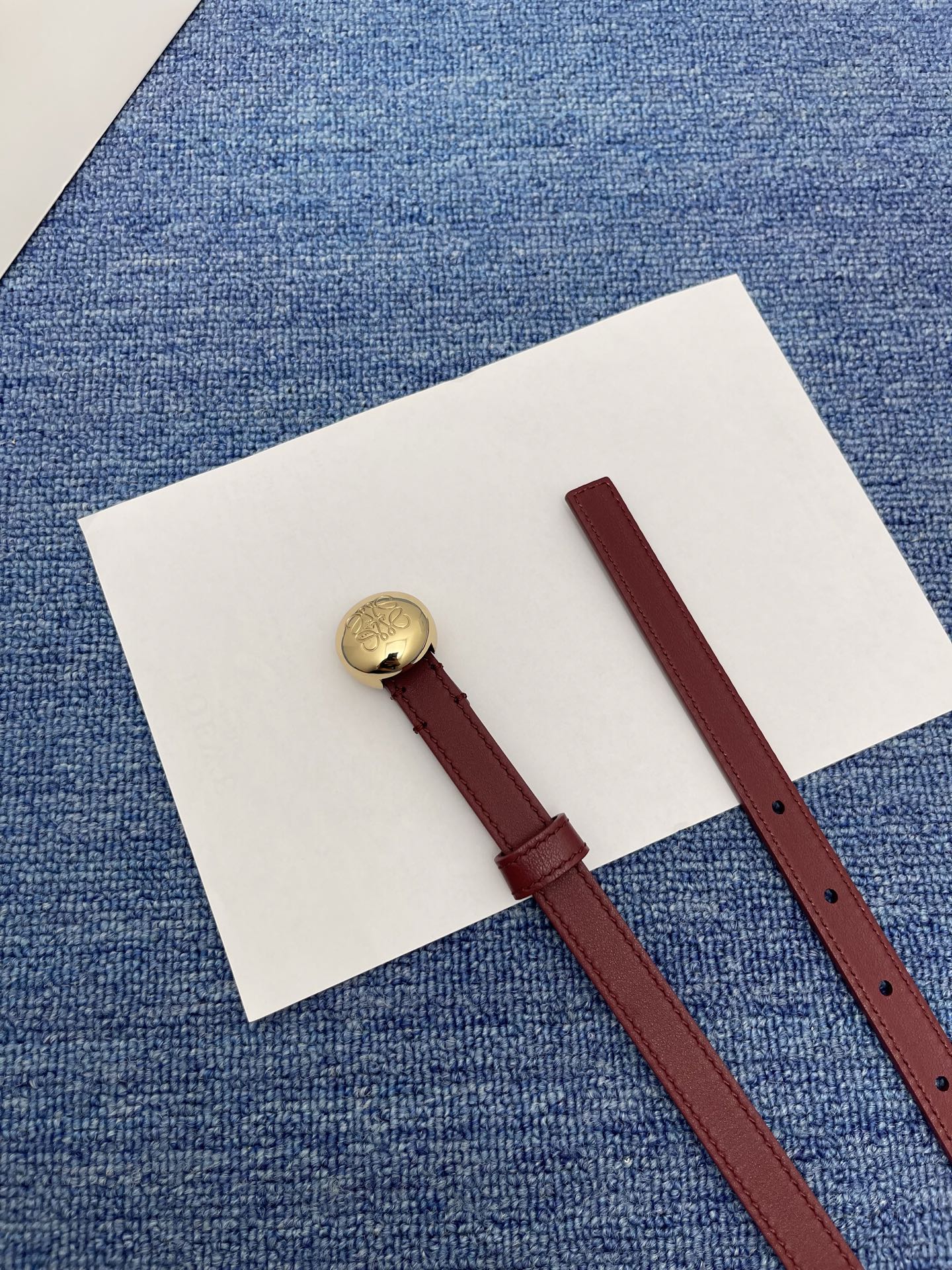 LOEWE （罗意威） 专柜最新同款腰带庆祝庆祝  选用光滑牛皮革腰带   饰以金属LOEWE腰带扣五孔