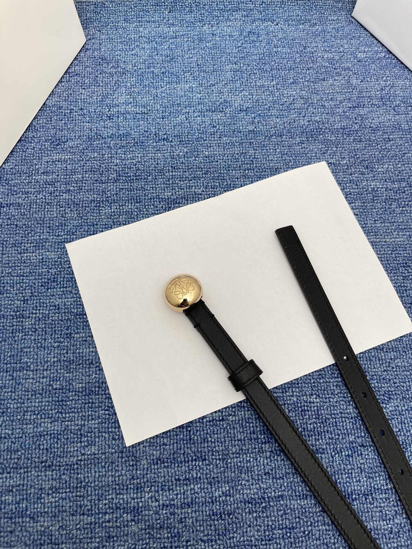 LOEWE （罗意威） 专柜最新同款腰带庆祝庆祝  选用光滑牛皮革腰带   饰以金属LOEWE腰带扣五孔