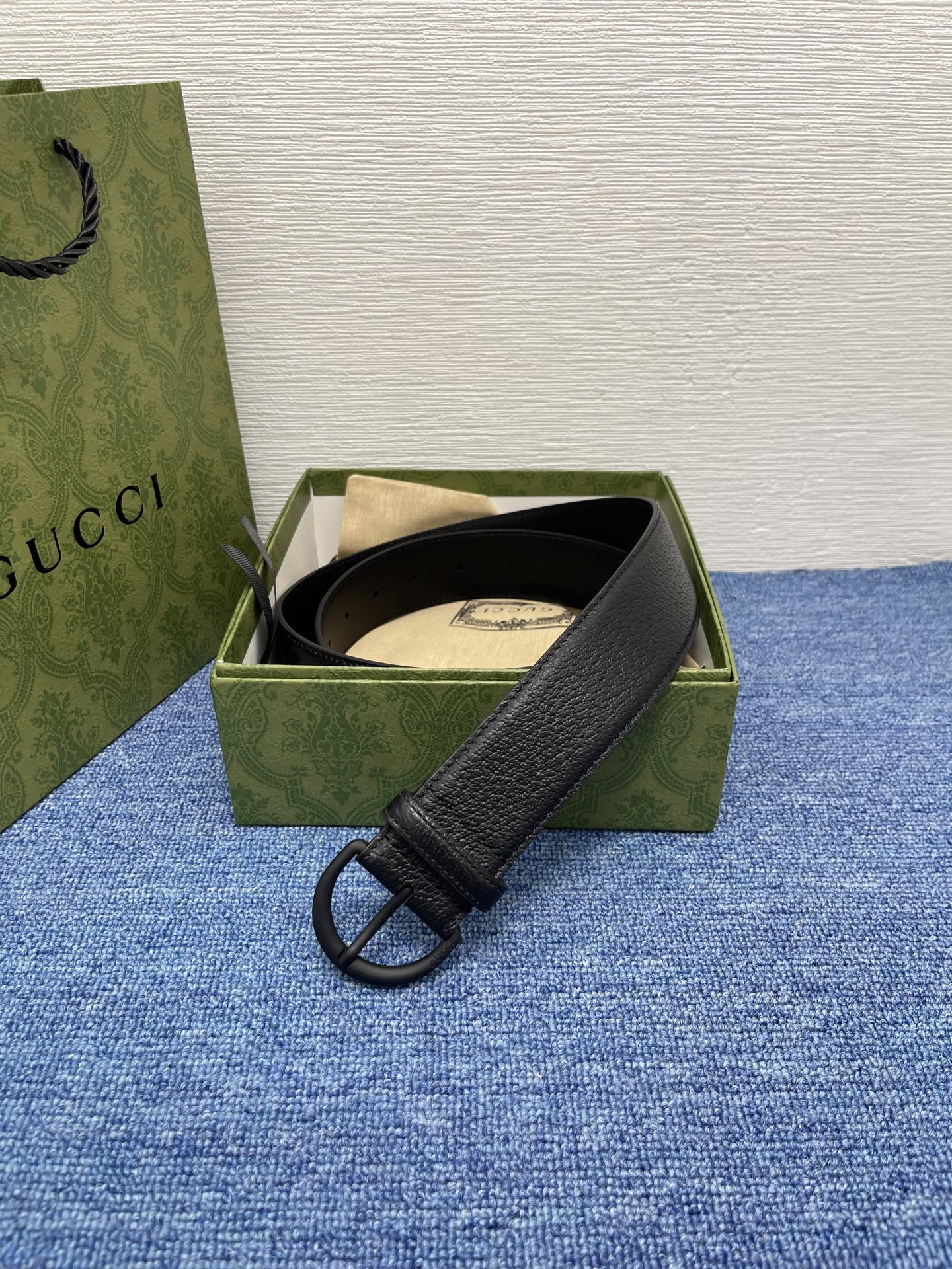 
GUCCI经典原单品质，猪皮纹，搭配原单精品针扣，精工制作，细节看图，实物拍摄，高端奢华，宽度3.8c