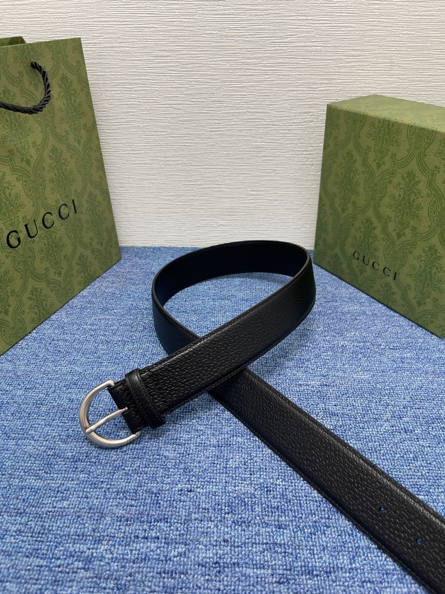 
GUCCI经典原单品质，猪皮纹，搭配原单精品针扣，精工制作，细节看图，实物拍摄，高端奢华，宽度3.8c