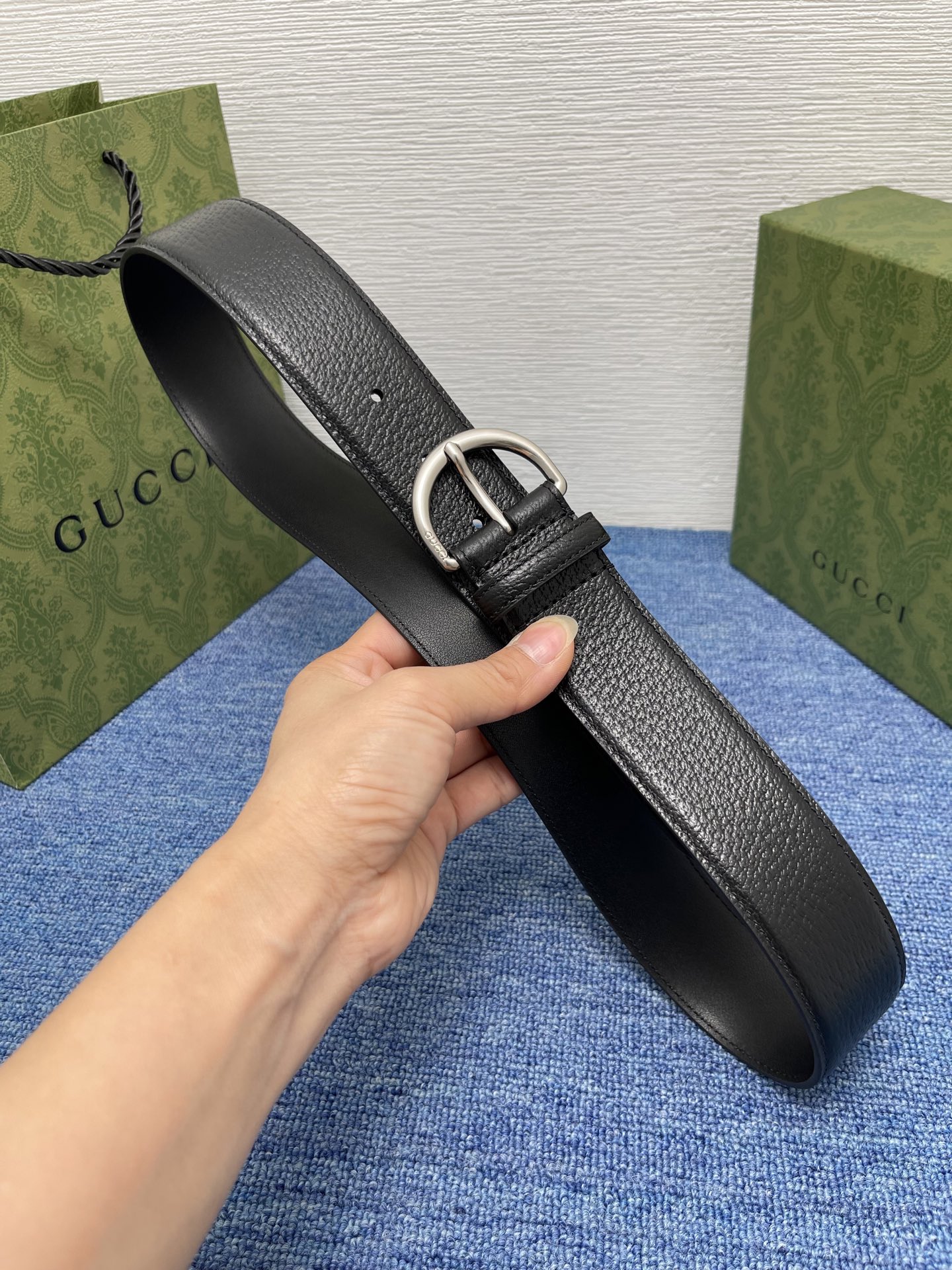 
GUCCI经典原单品质，猪皮纹，搭配原单精品针扣，精工制作，细节看图，实物拍摄，高端奢华，宽度3.8c