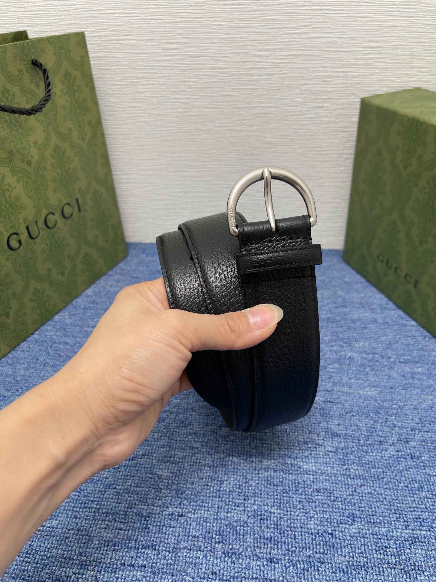 
GUCCI经典原单品质，猪皮纹，搭配原单精品针扣，精工制作，细节看图，实物拍摄，高端奢华，宽度3.8c
