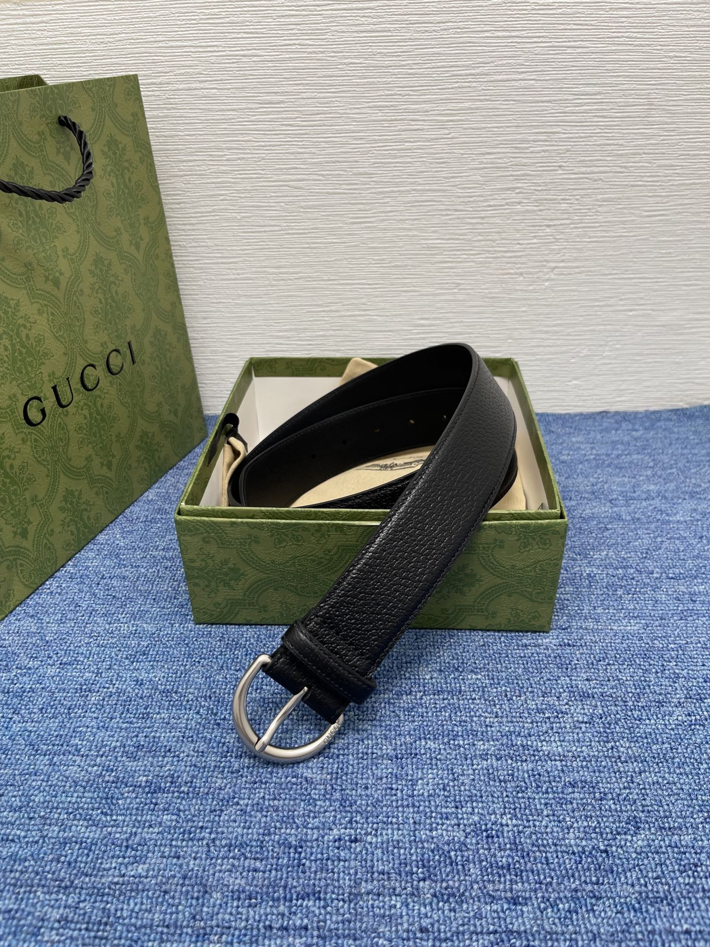 
GUCCI经典原单品质，猪皮纹，搭配原单精品针扣，精工制作，细节看图，实物拍摄，高端奢华，宽度3.8c