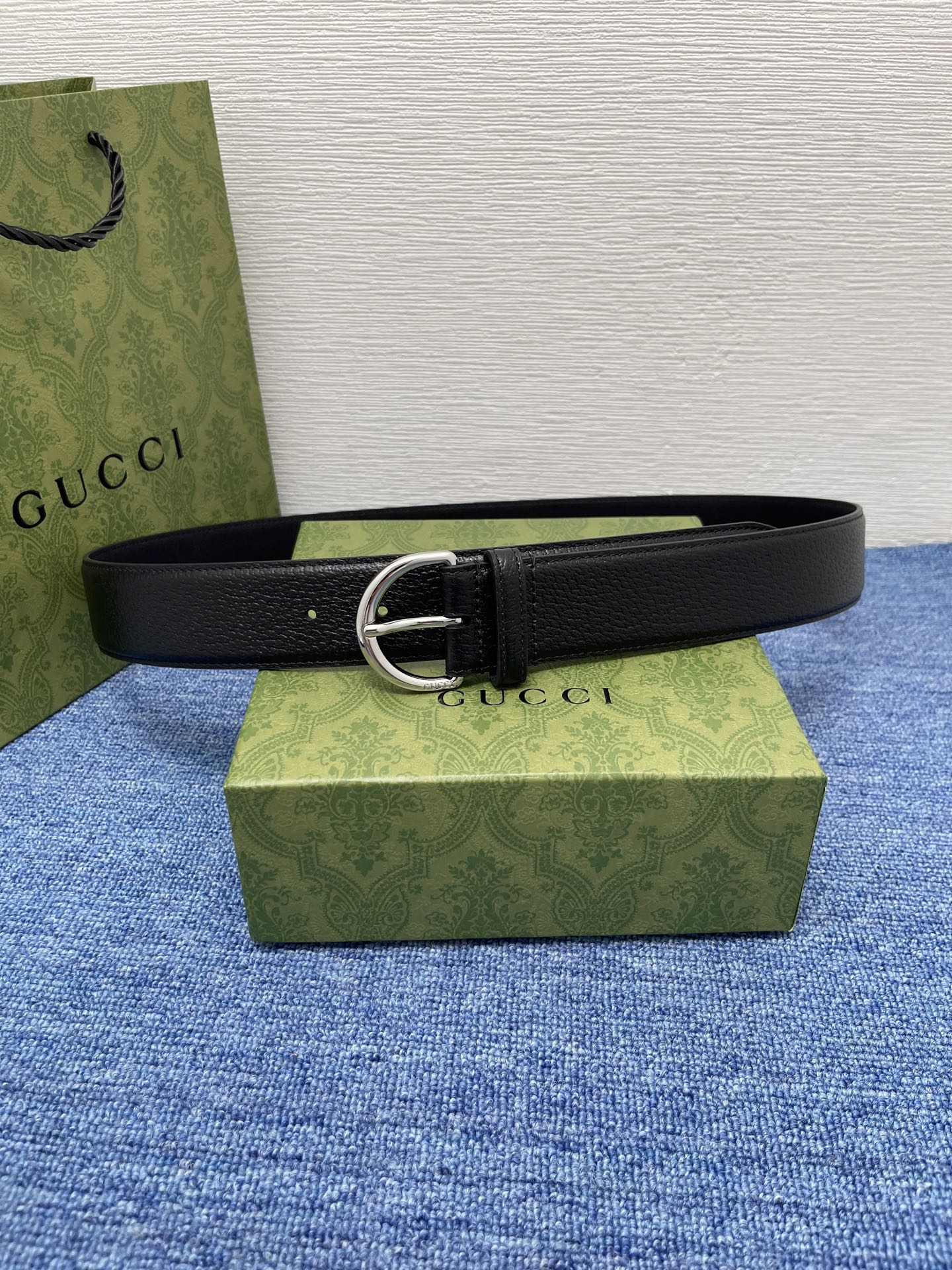 
GUCCI经典原单品质，猪皮纹，搭配原单精品针扣，精工制作，细节看图，实物拍摄，高端奢华，宽度3.8c