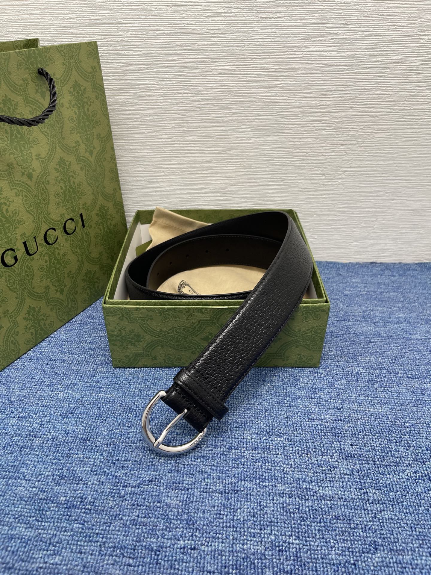 
GUCCI经典原单品质，猪皮纹，搭配原单精品针扣，精工制作，细节看图，实物拍摄，高端奢华，宽度3.8c