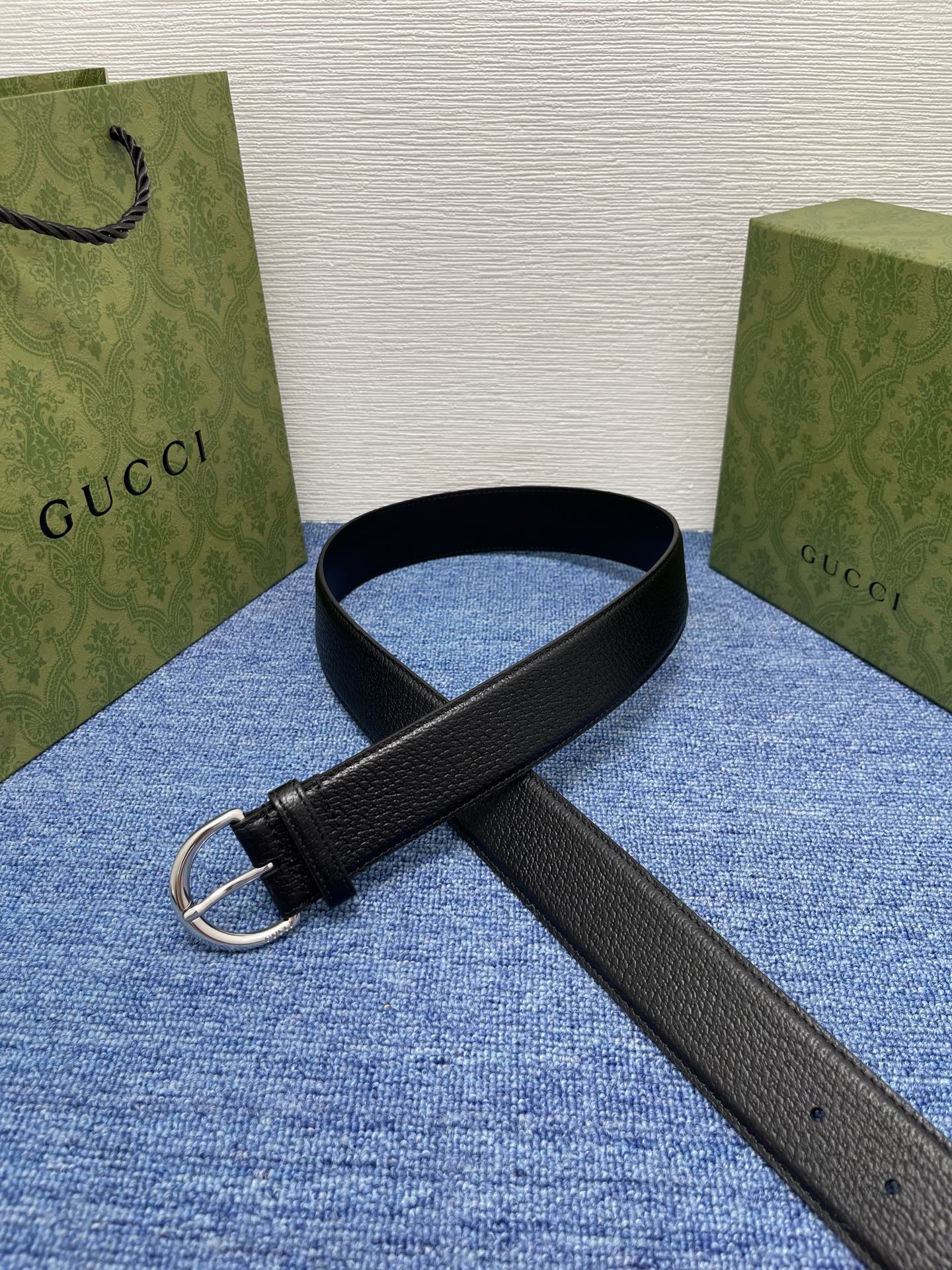 
GUCCI经典原单品质，猪皮纹，搭配原单精品针扣，精工制作，细节看图，实物拍摄，高端奢华，宽度3.8c