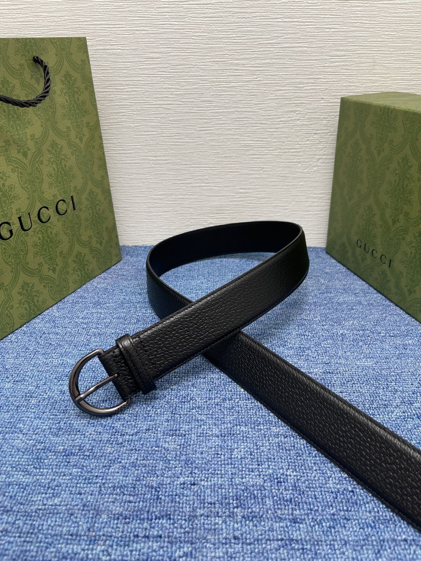 
GUCCI经典原单品质，猪皮纹，搭配原单精品针扣，精工制作，细节看图，实物拍摄，高端奢华，宽度3.8c
