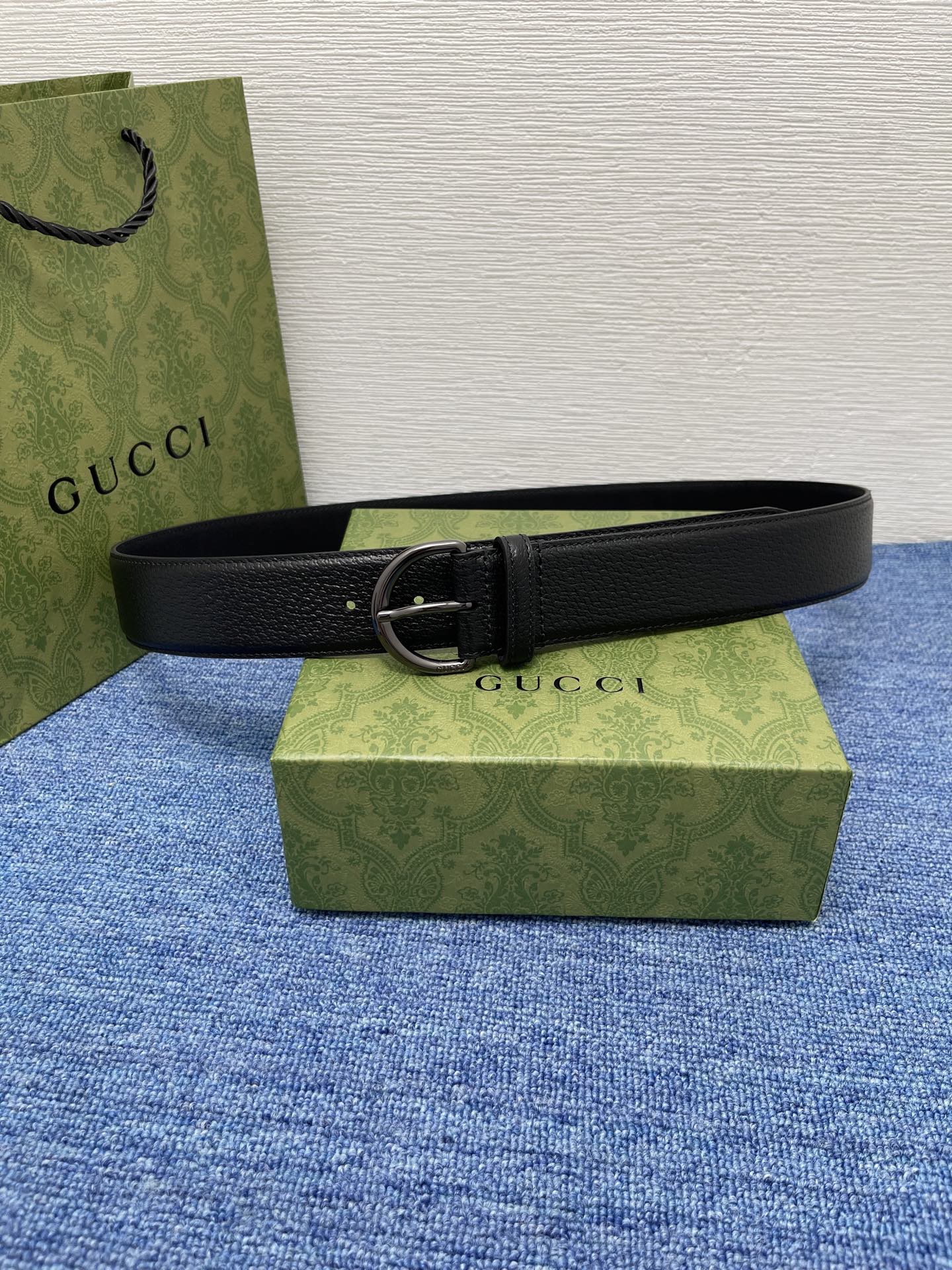 
GUCCI经典原单品质，猪皮纹，搭配原单精品针扣，精工制作，细节看图，实物拍摄，高端奢华，宽度3.8c