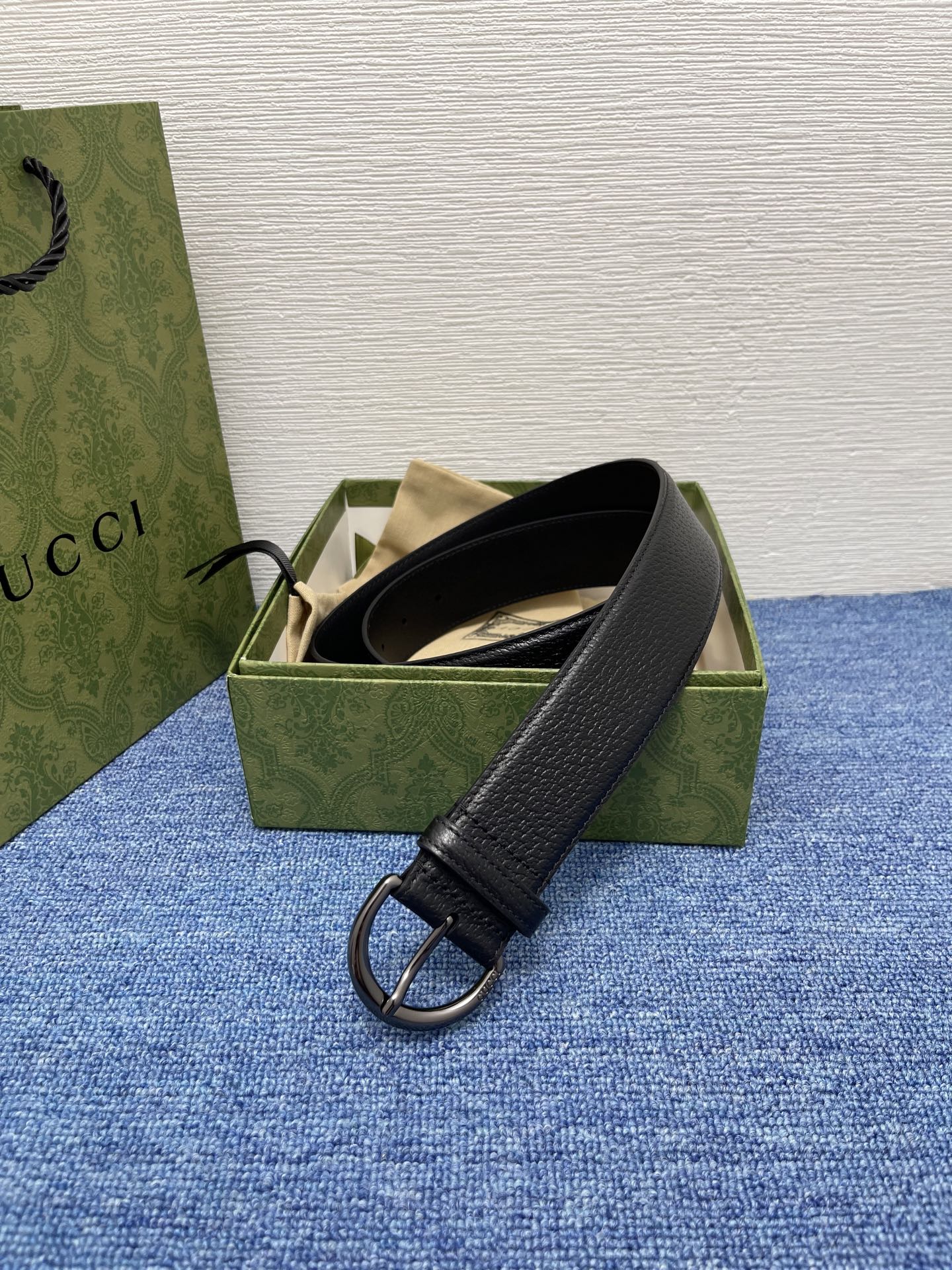 
GUCCI经典原单品质，猪皮纹，搭配原单精品针扣，精工制作，细节看图，实物拍摄，高端奢华，宽度3.8c