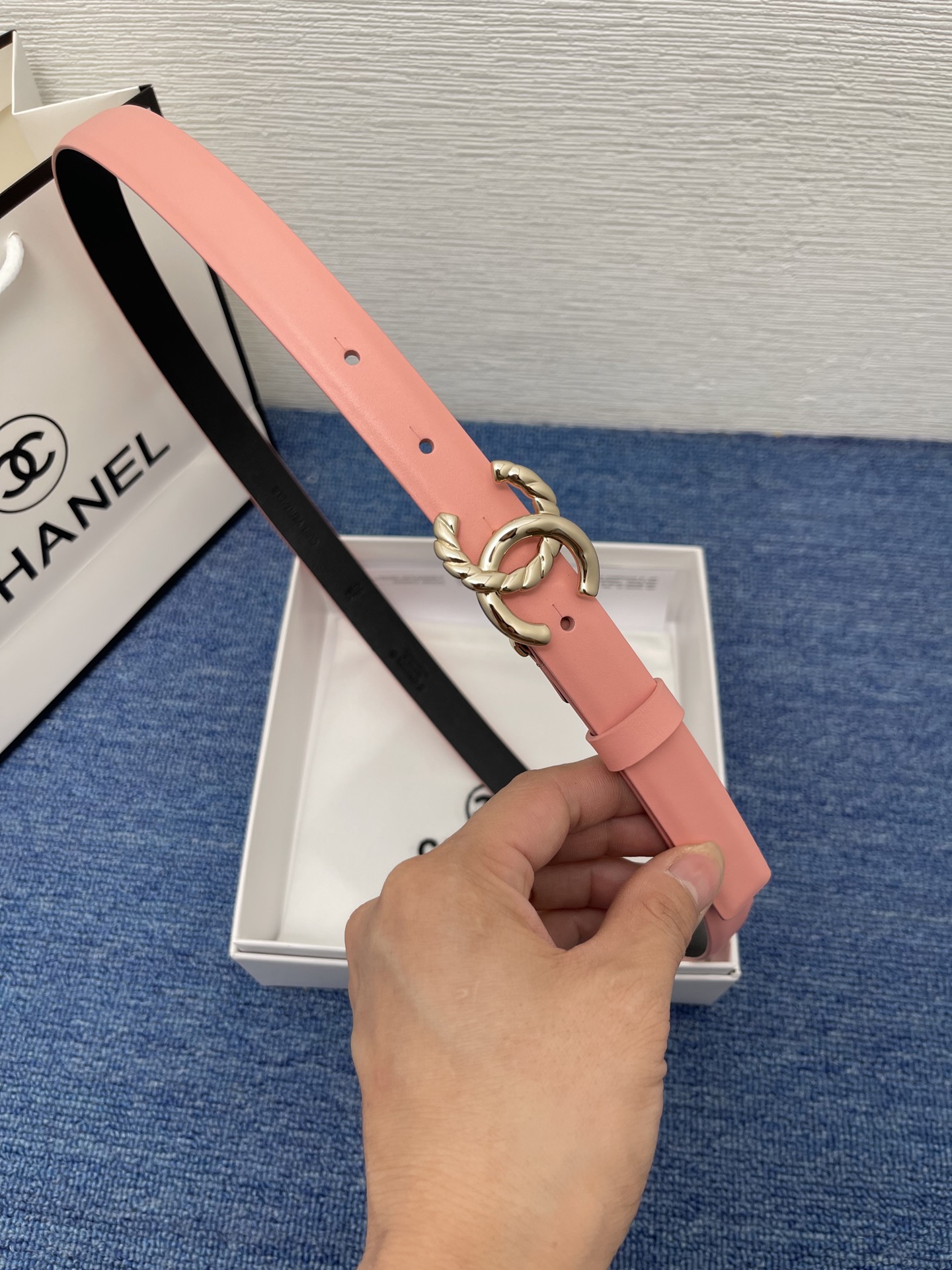 【香奈儿 𝗖𝗛𝗔𝗡𝗘𝗟】双C腰带小牛皮，双️𝐂穿牛仔裤，裙子超经典百搭高端🥰🥰🥰2．0宽 
