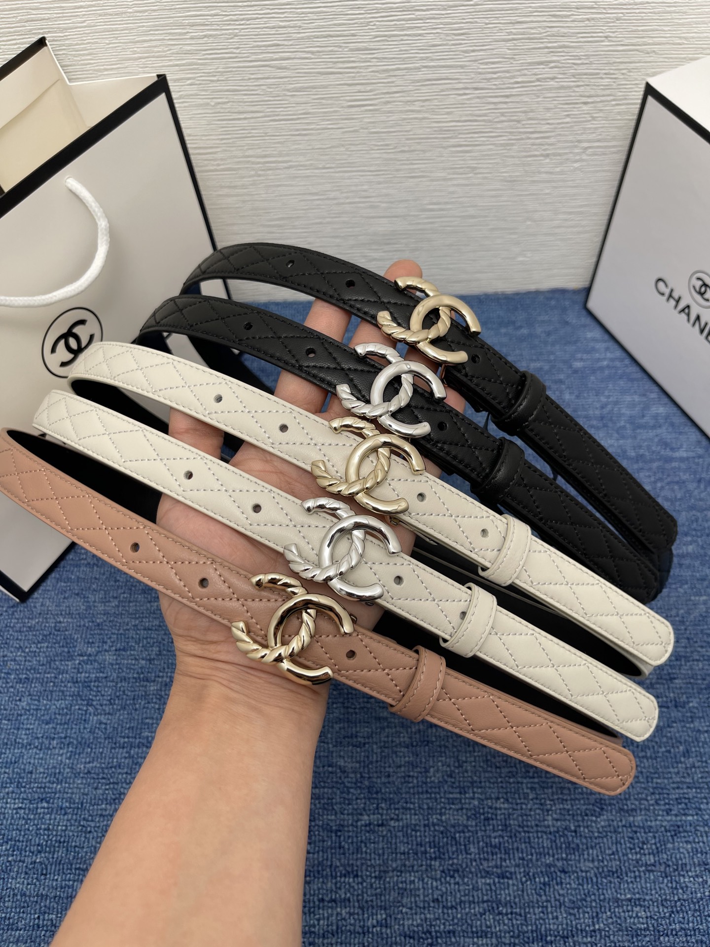 【香奈儿 𝗖𝗛𝗔𝗡𝗘𝗟】双C腰带小牛皮，双️𝐂穿牛仔裤，裙子超经典百搭高端🥰🥰🥰2．0宽