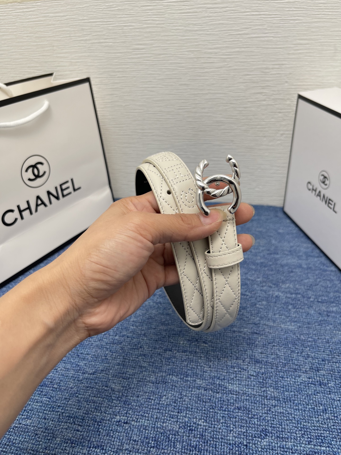 【香奈儿 𝗖𝗛𝗔𝗡𝗘𝗟】双C腰带小牛皮，双️𝐂穿牛仔裤，裙子超经典百搭高端🥰🥰🥰2．0宽 