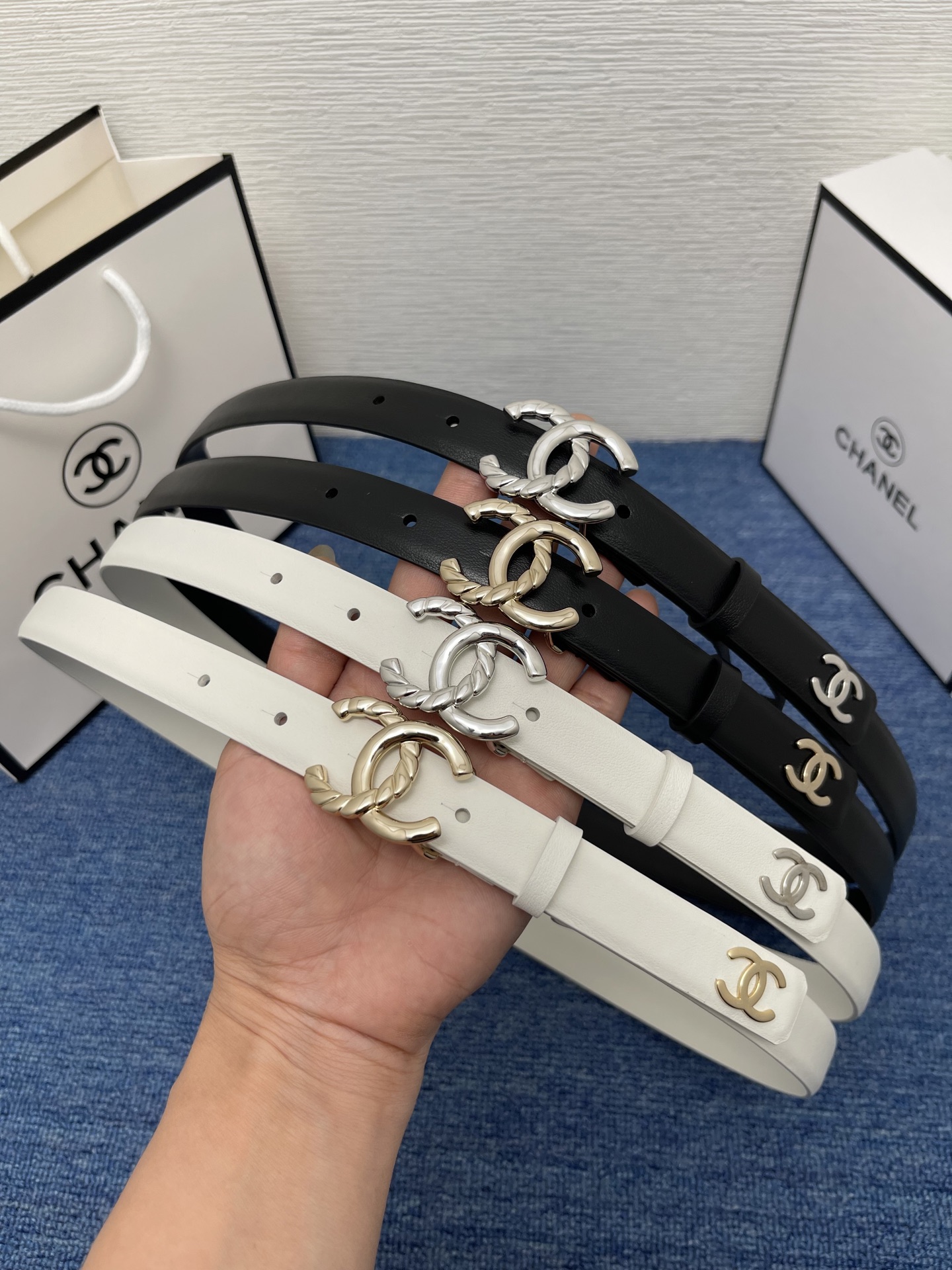 【香奈儿 𝗖𝗛𝗔𝗡𝗘𝗟】双C腰带小牛皮，双️𝐂穿牛仔裤，裙子超经典百搭高端🥰🥰🥰2．0宽