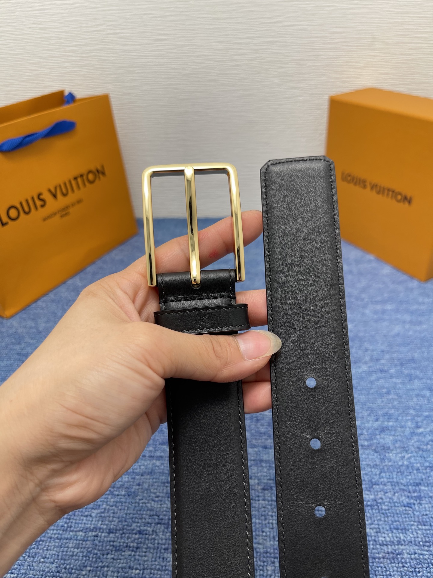 
【LOUIS VUITTON驴牌】：经典原单品质，新款平纹原单皮底，搭配原单精品针扣，精工制作，细节看