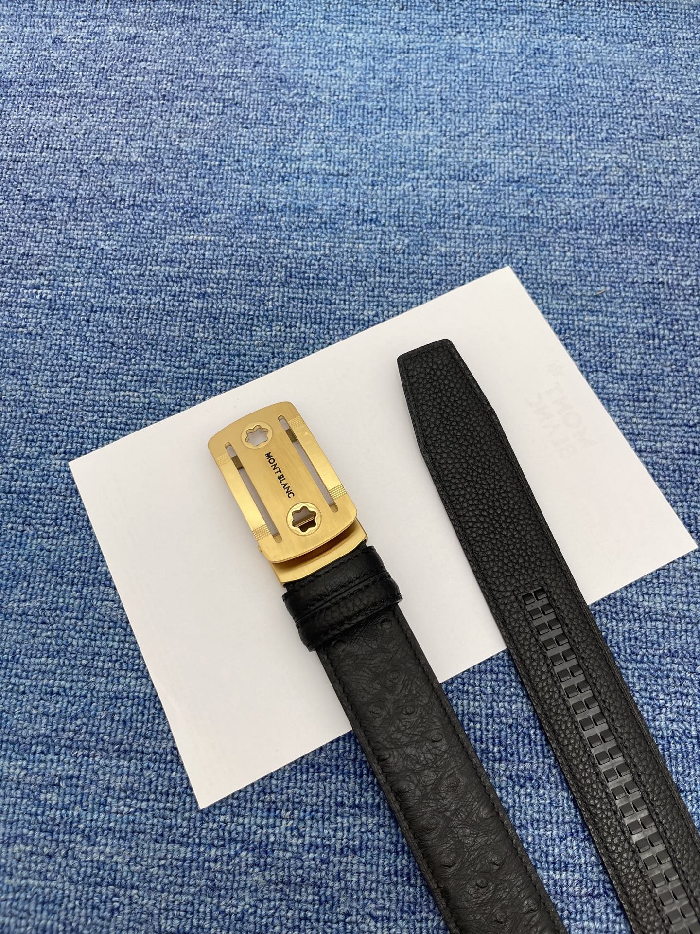  品牌：【万宝龙】 Montblanc家持续其一贯的高雅、绅士、精致的风格，进口小牛皮，手感细腻柔软。纯