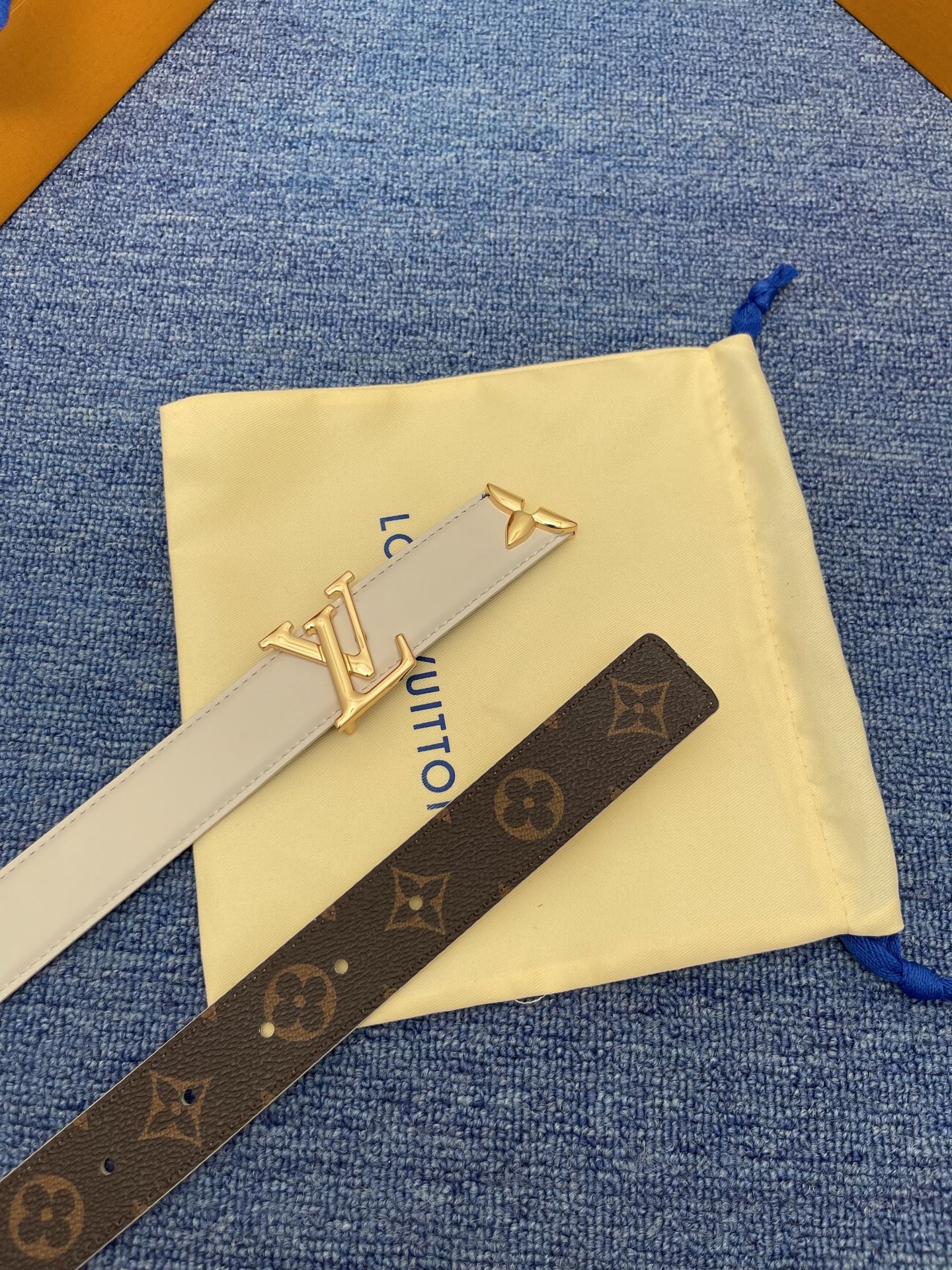🔴 【品牌】LV  3．0cm 
🔴 【描述】这款饰有LV带扣的腰带配以水牛皮衬里，覆以Monogram