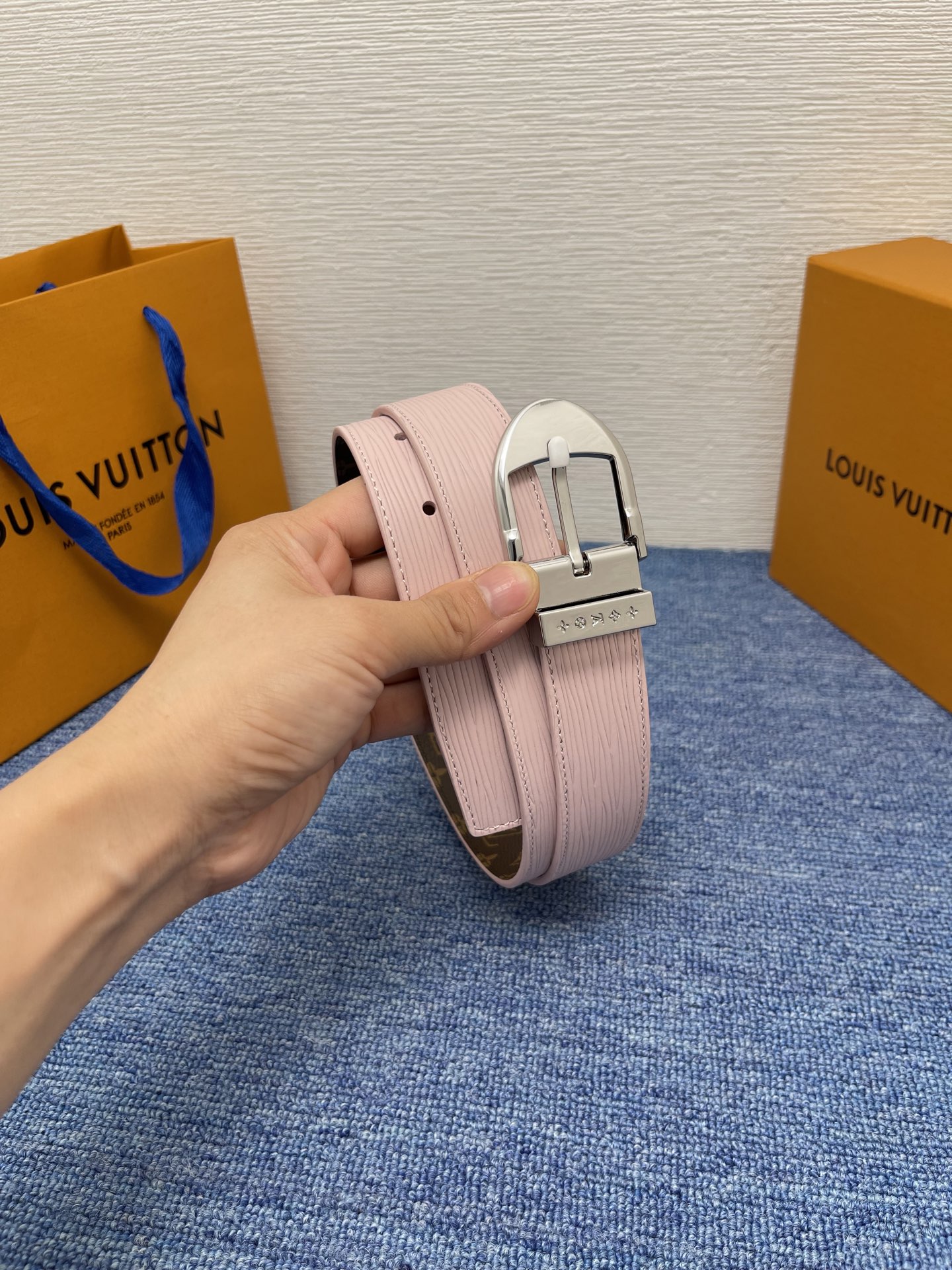 
【LOUIS VUITTON驴牌】：经典原单品质，新款搭配原单精品针扣，精工制作，细节看图，实物拍摄，