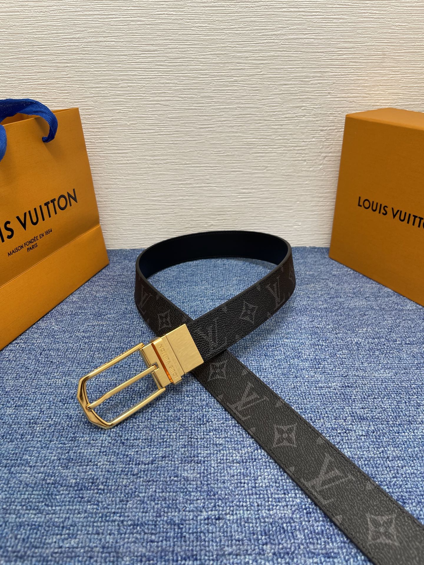 
【LOUIS VUITTON驴牌】：经典原单品质，搭配原单精品针扣，精工制作，细节看图，实物拍摄，高端