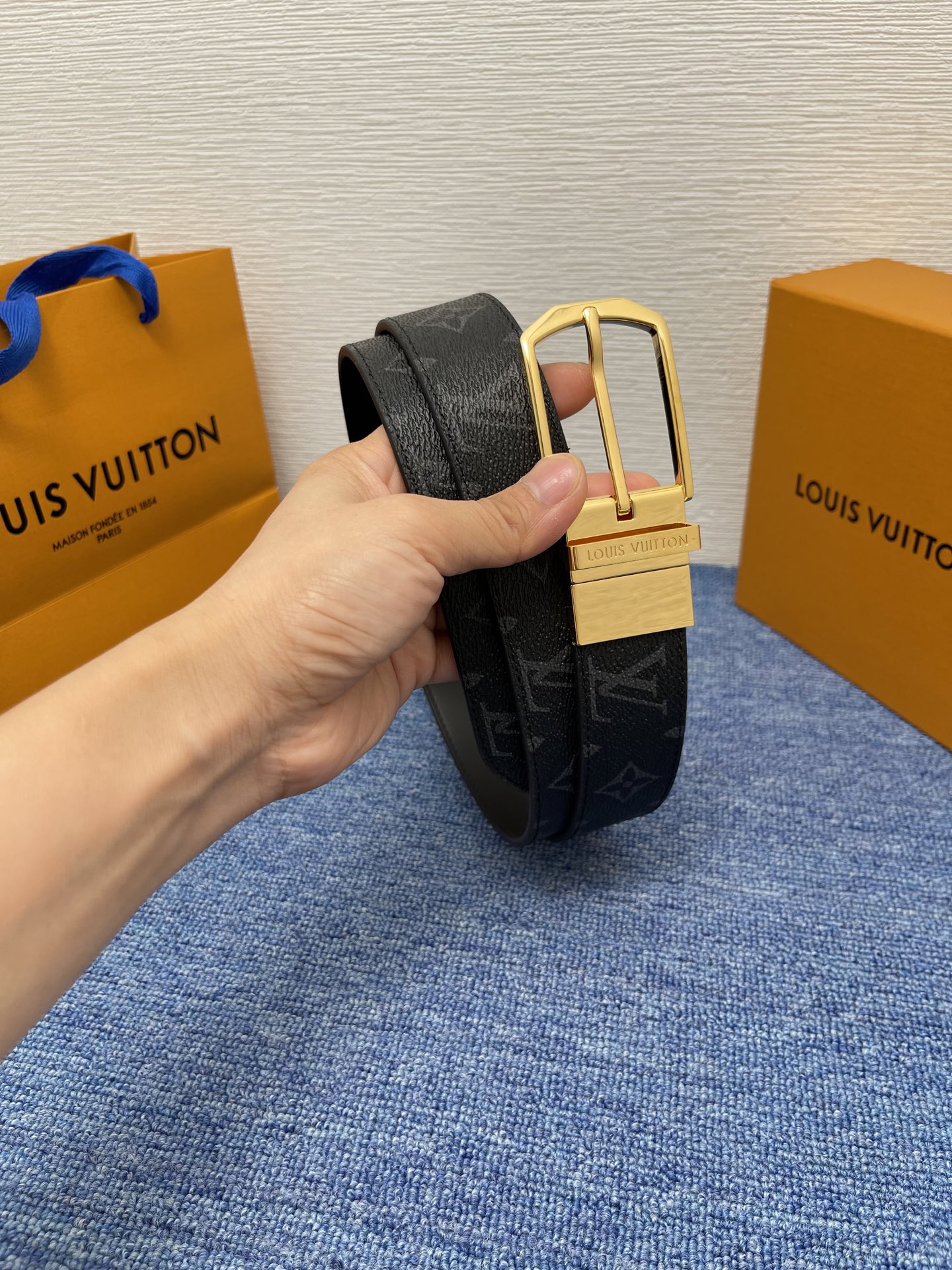 
【LOUIS VUITTON驴牌】：经典原单品质，搭配原单精品针扣，精工制作，细节看图，实物拍摄，高端