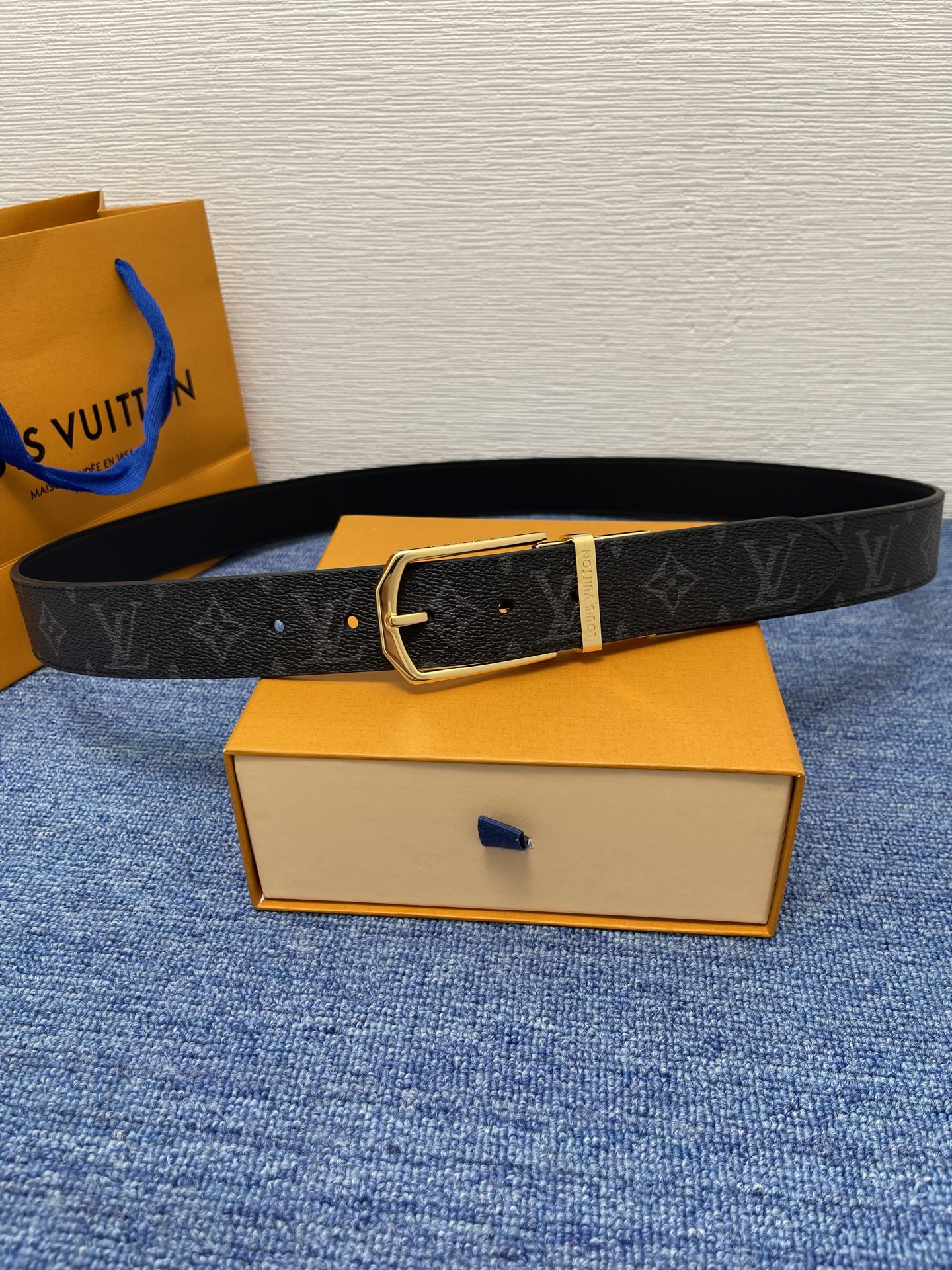 
【LOUIS VUITTON驴牌】：经典原单品质，搭配原单精品针扣，精工制作，细节看图，实物拍摄，高端