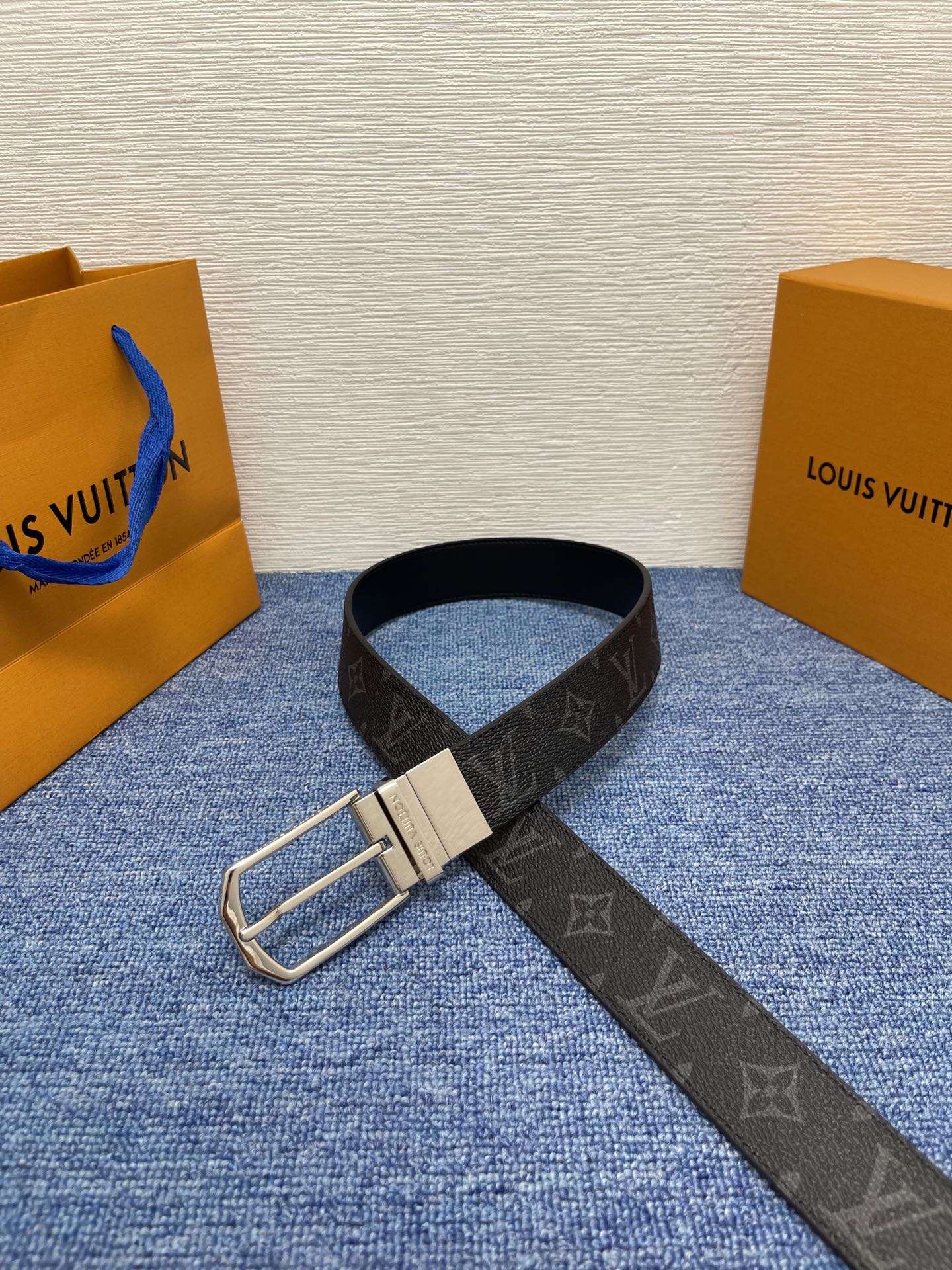 
【LOUIS VUITTON驴牌】：经典原单品质，搭配原单精品针扣，精工制作，细节看图，实物拍摄，高端