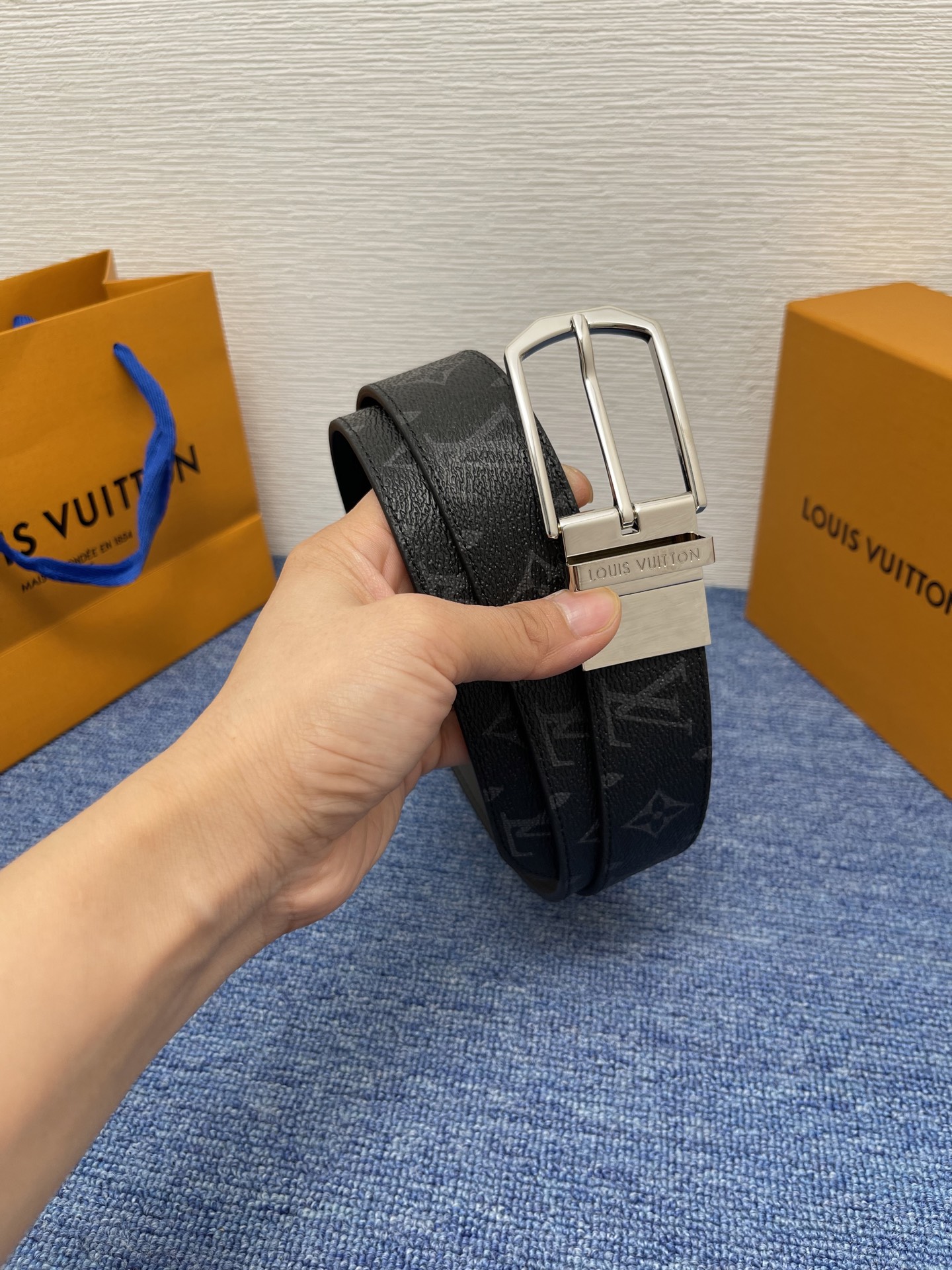 
【LOUIS VUITTON驴牌】：经典原单品质，搭配原单精品针扣，精工制作，细节看图，实物拍摄，高端