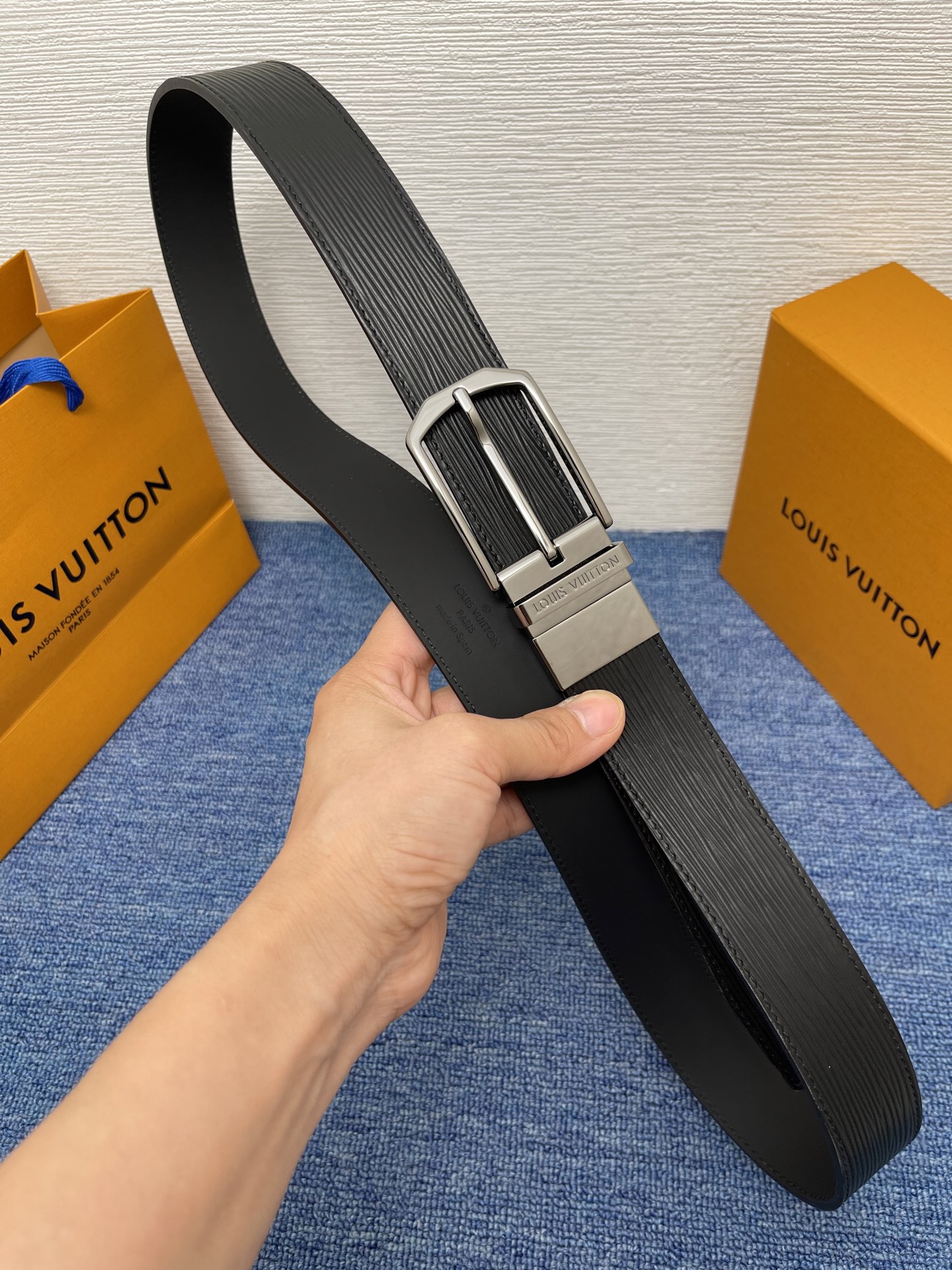 
【LOUIS VUITTON驴牌】：经典原单品质，搭配原单精品针扣，精工制作，细节看图，实物拍摄，高端