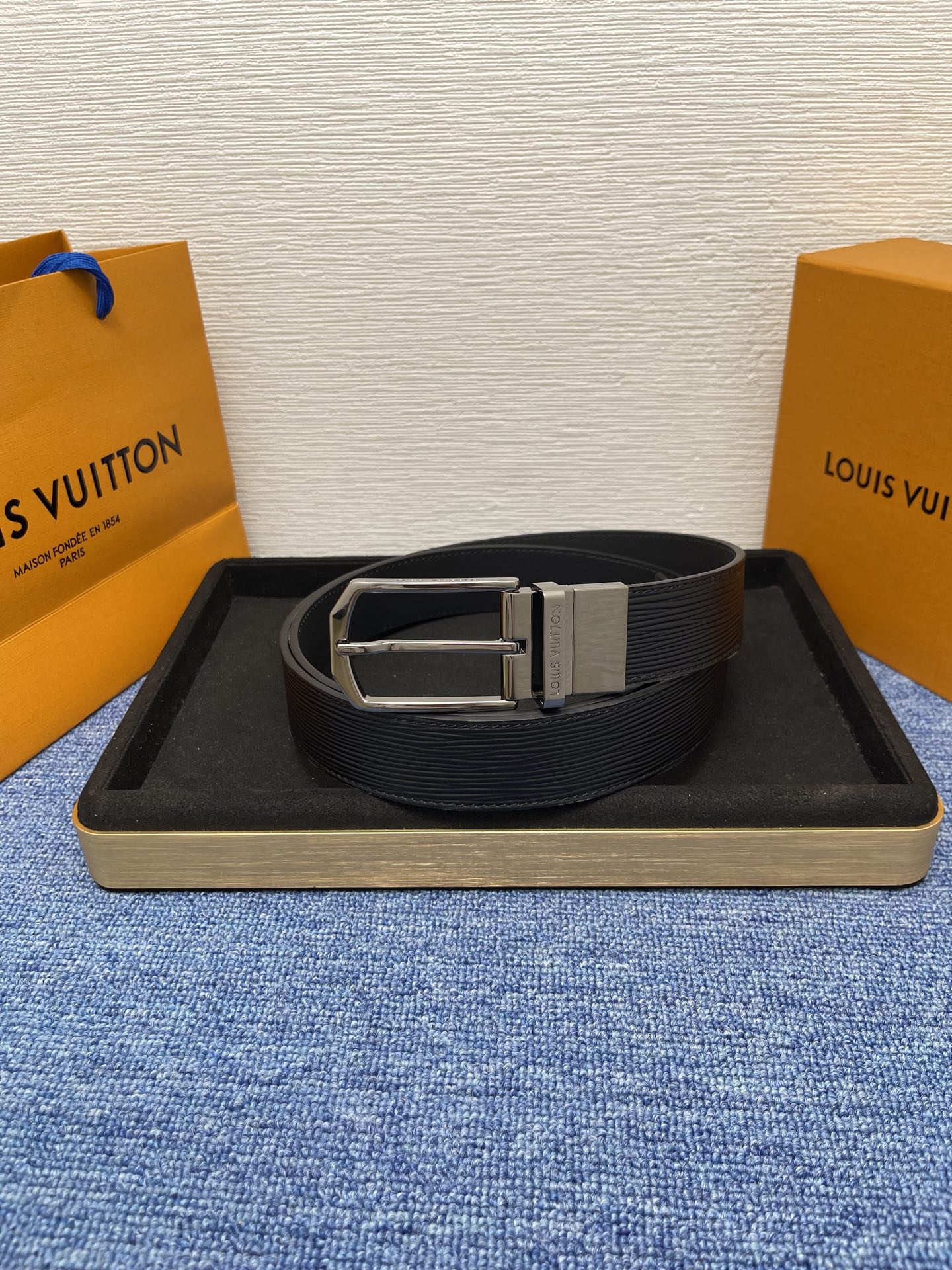 
【LOUIS VUITTON驴牌】：经典原单品质，搭配原单精品针扣，精工制作，细节看图，实物拍摄，高端