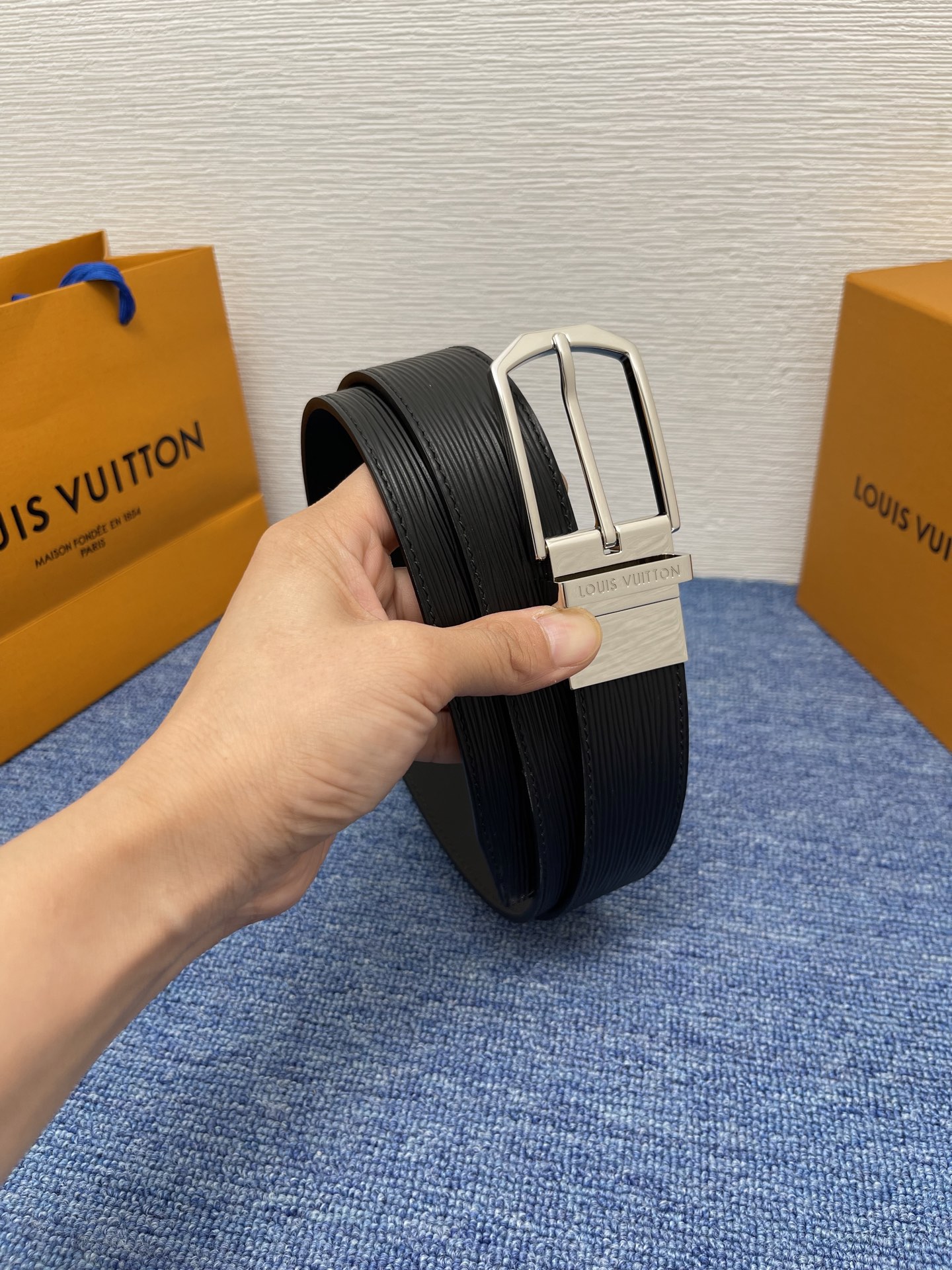 
【LOUIS VUITTON驴牌】：经典原单品质，搭配原单精品针扣，精工制作，细节看图，实物拍摄，高端