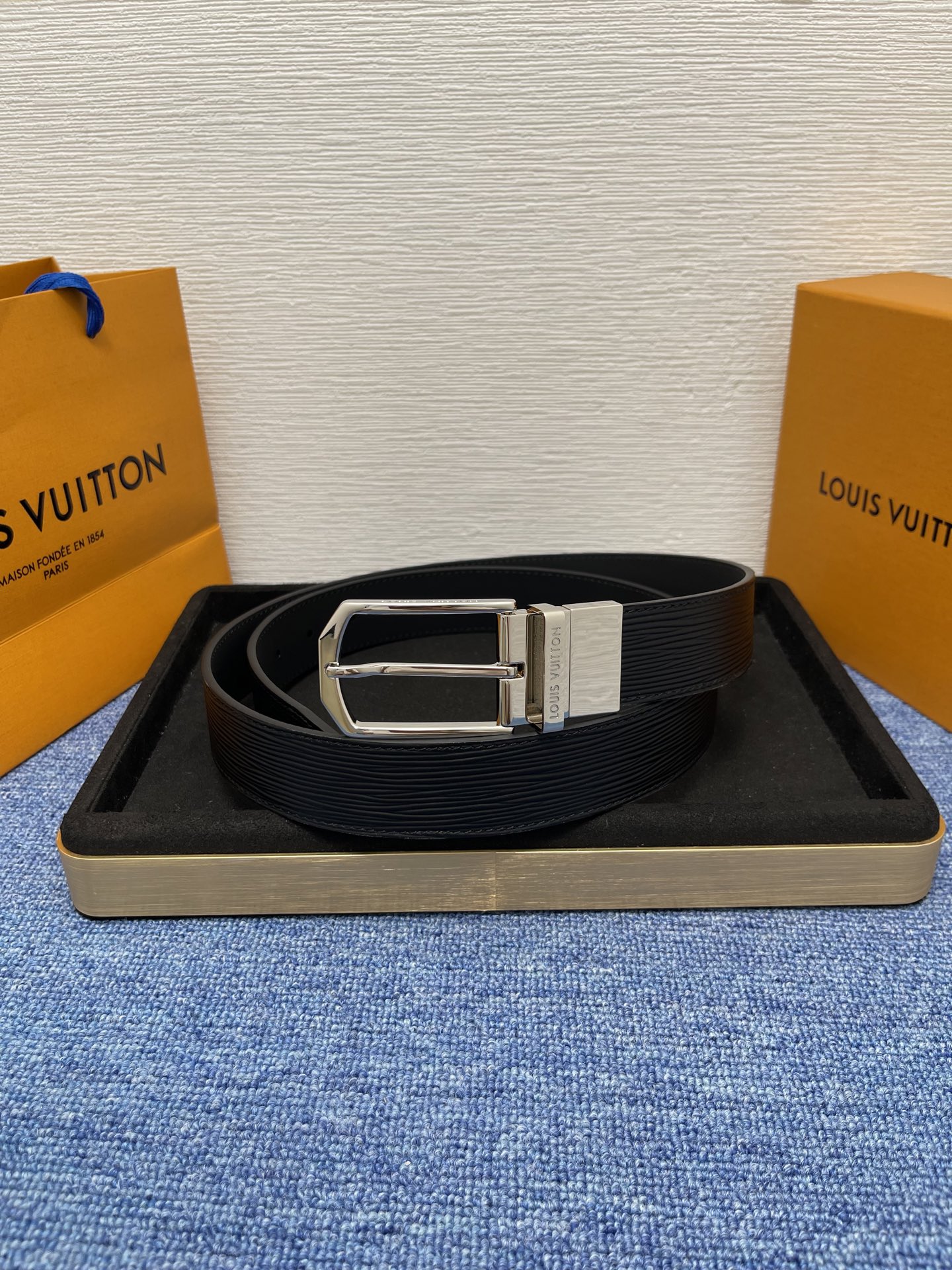 
【LOUIS VUITTON驴牌】：经典原单品质，搭配原单精品针扣，精工制作，细节看图，实物拍摄，高端