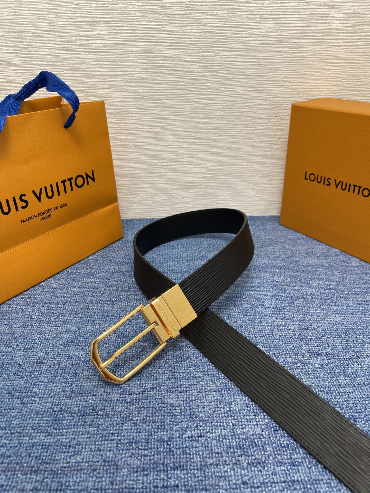 
【LOUIS VUITTON驴牌】：经典原单品质，搭配原单精品针扣，精工制作，细节看图，实物拍摄，高端
