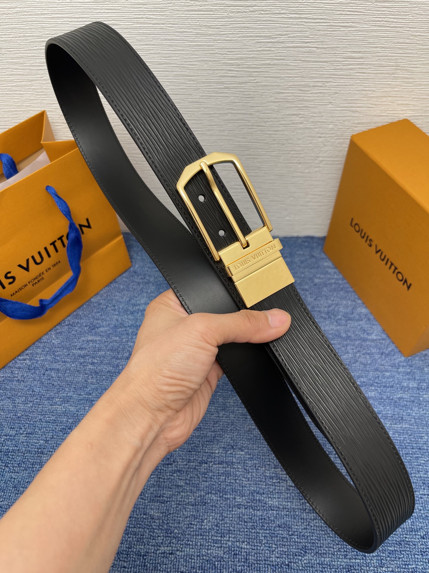 
【LOUIS VUITTON驴牌】：经典原单品质，搭配原单精品针扣，精工制作，细节看图，实物拍摄，高端