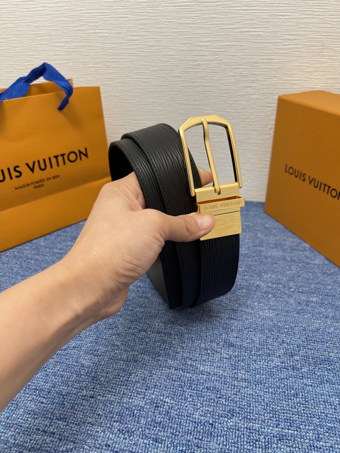 
【LOUIS VUITTON驴牌】：经典原单品质，搭配原单精品针扣，精工制作，细节看图，实物拍摄，高端