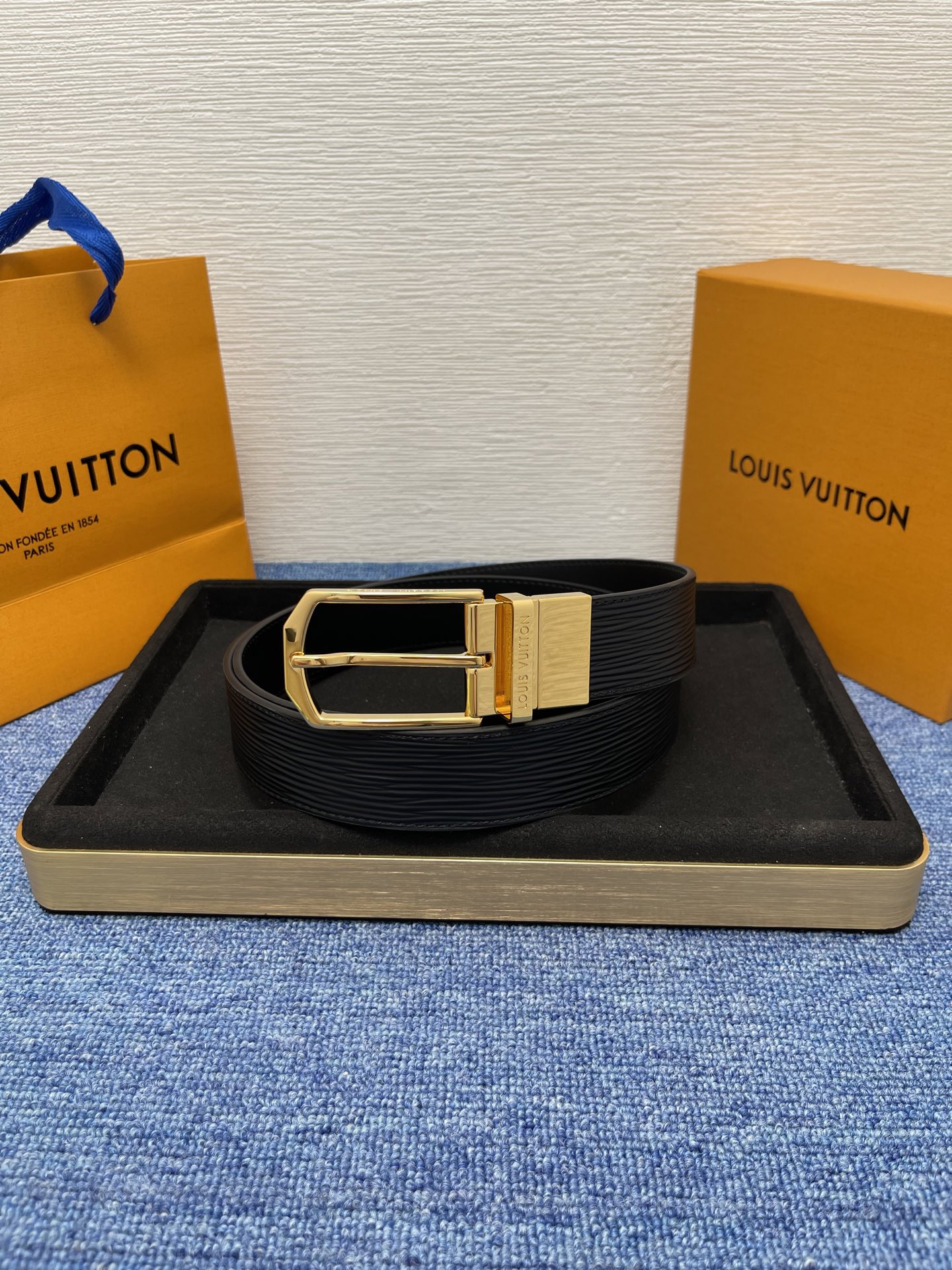 
【LOUIS VUITTON驴牌】：经典原单品质，搭配原单精品针扣，精工制作，细节看图，实物拍摄，高端