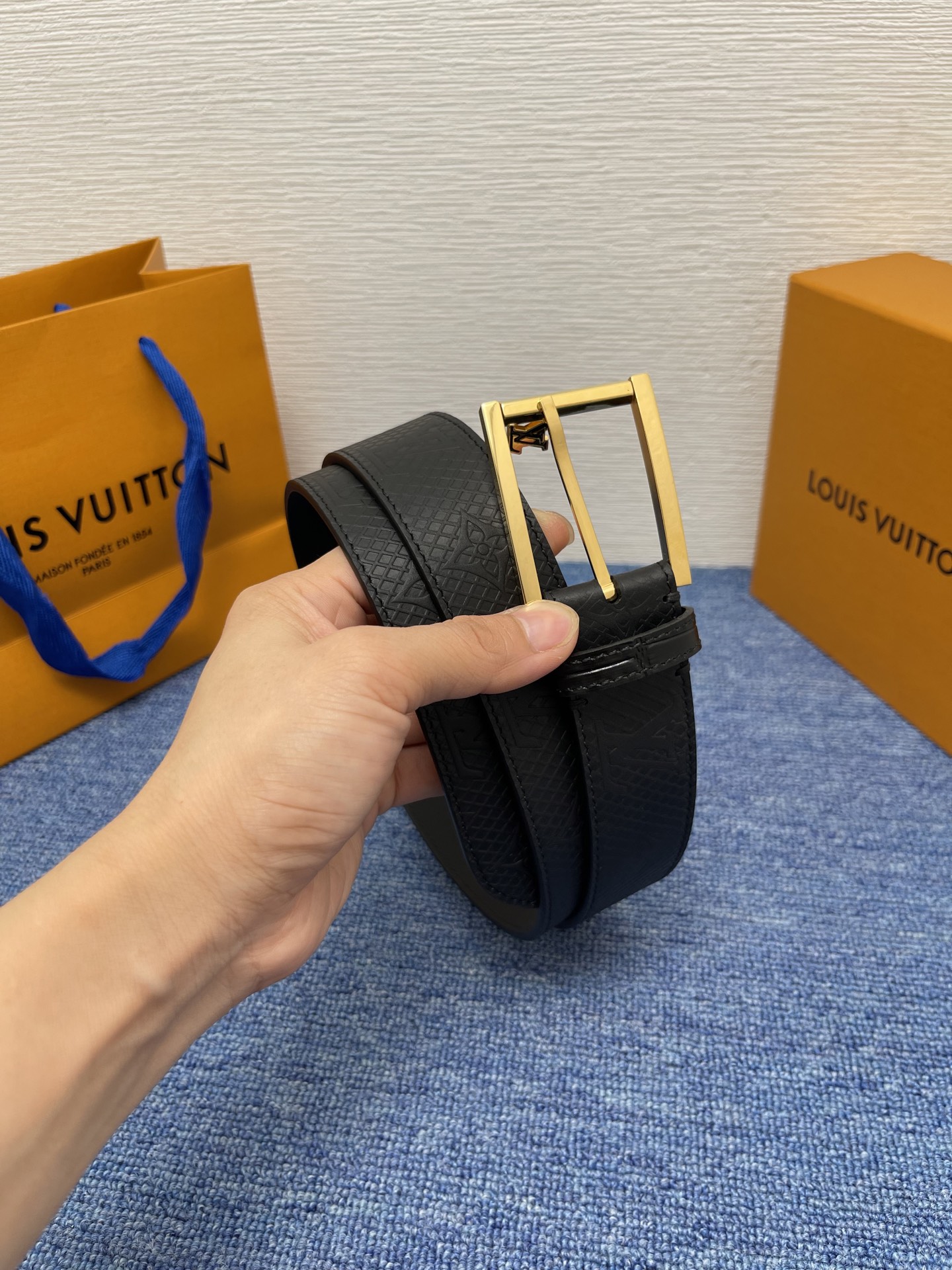 
【LOUIS VUITTON驴牌】：经典原单品质，新款压花皮搭配原单精品针扣，精工制作，细节看图，实物