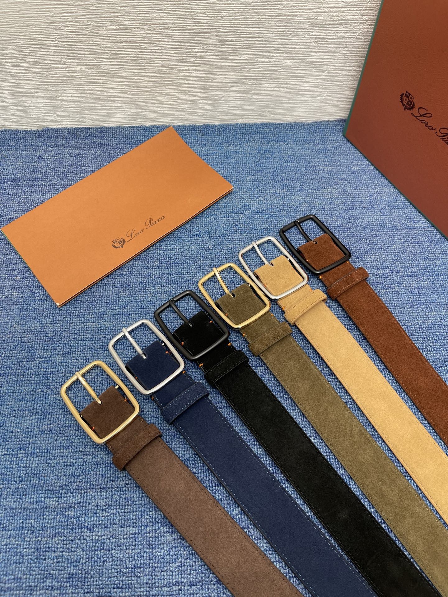 品牌：Loro Piana（诺悠翩雅）
正品尺寸经典男士休闲腰带，柔软alsavel制成，镀钯金属扣带有