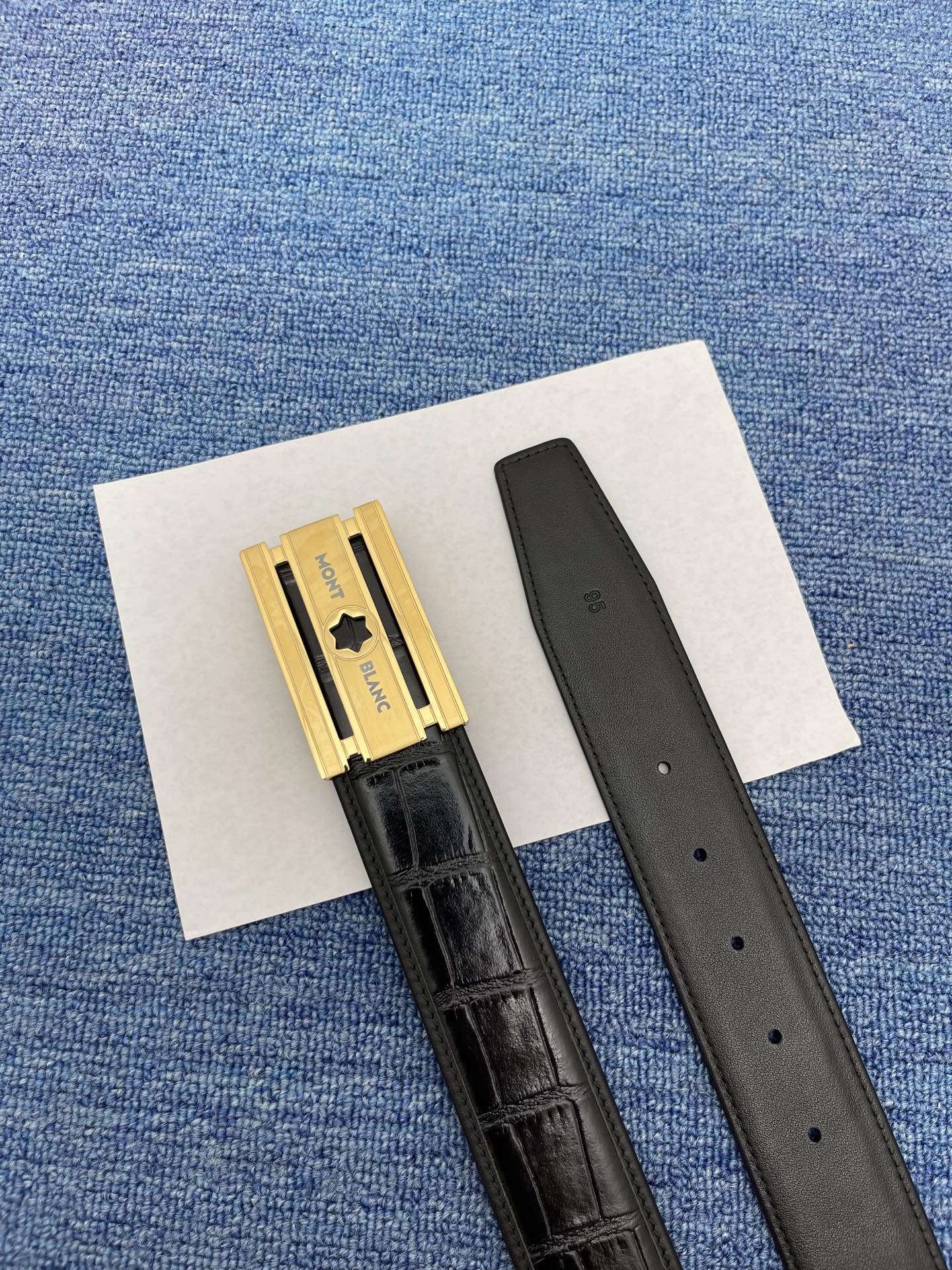  品牌：【万宝龙】 Montblanc家持续其一贯的高雅、绅士、精致的风格，进口小牛皮，手感细腻柔软。纯
