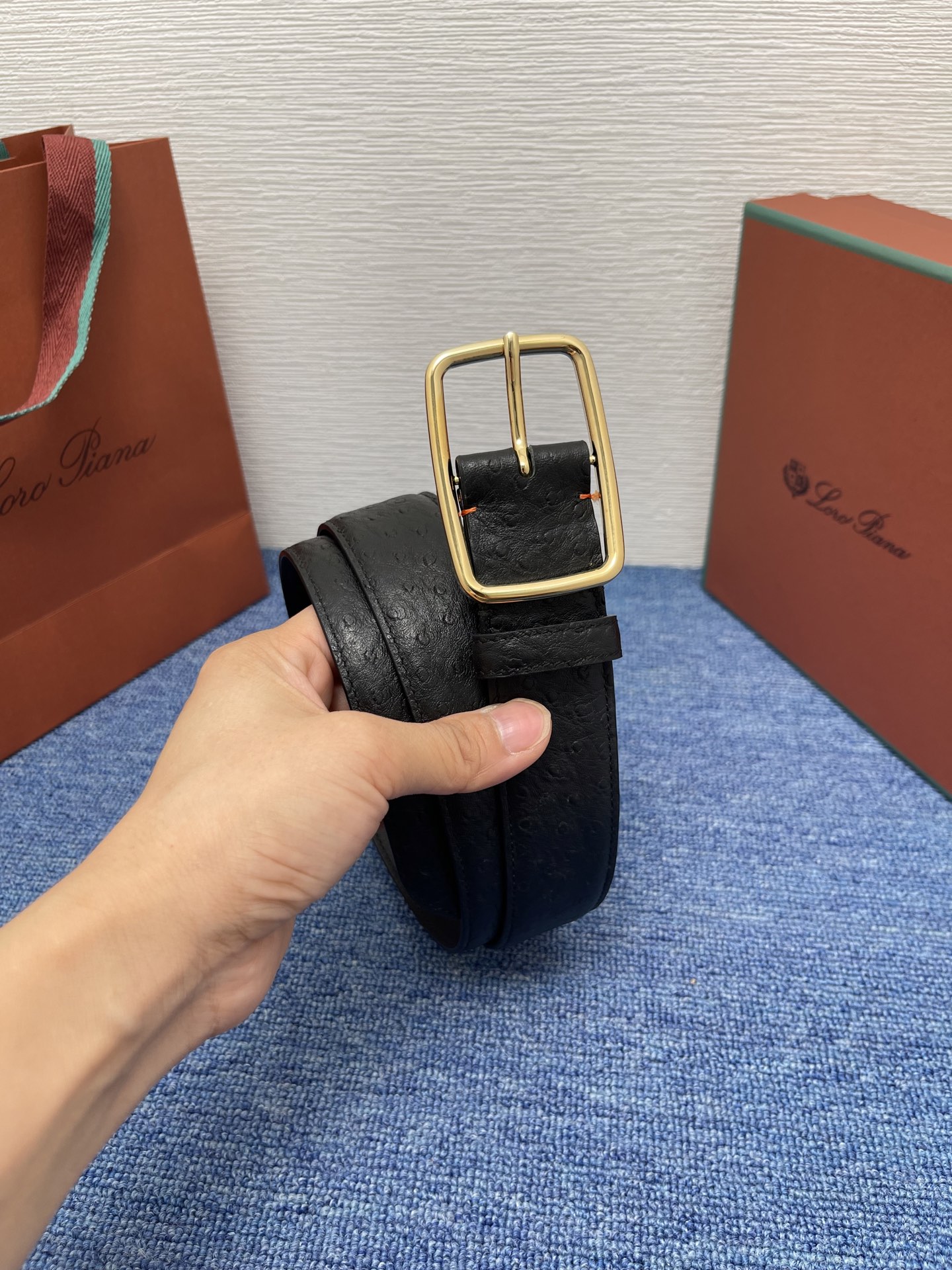 品牌：Loro Piana（诺悠翩雅）
正品尺寸经典男士休闲腰带，柔软alsavel制成，镀钯金属扣带有