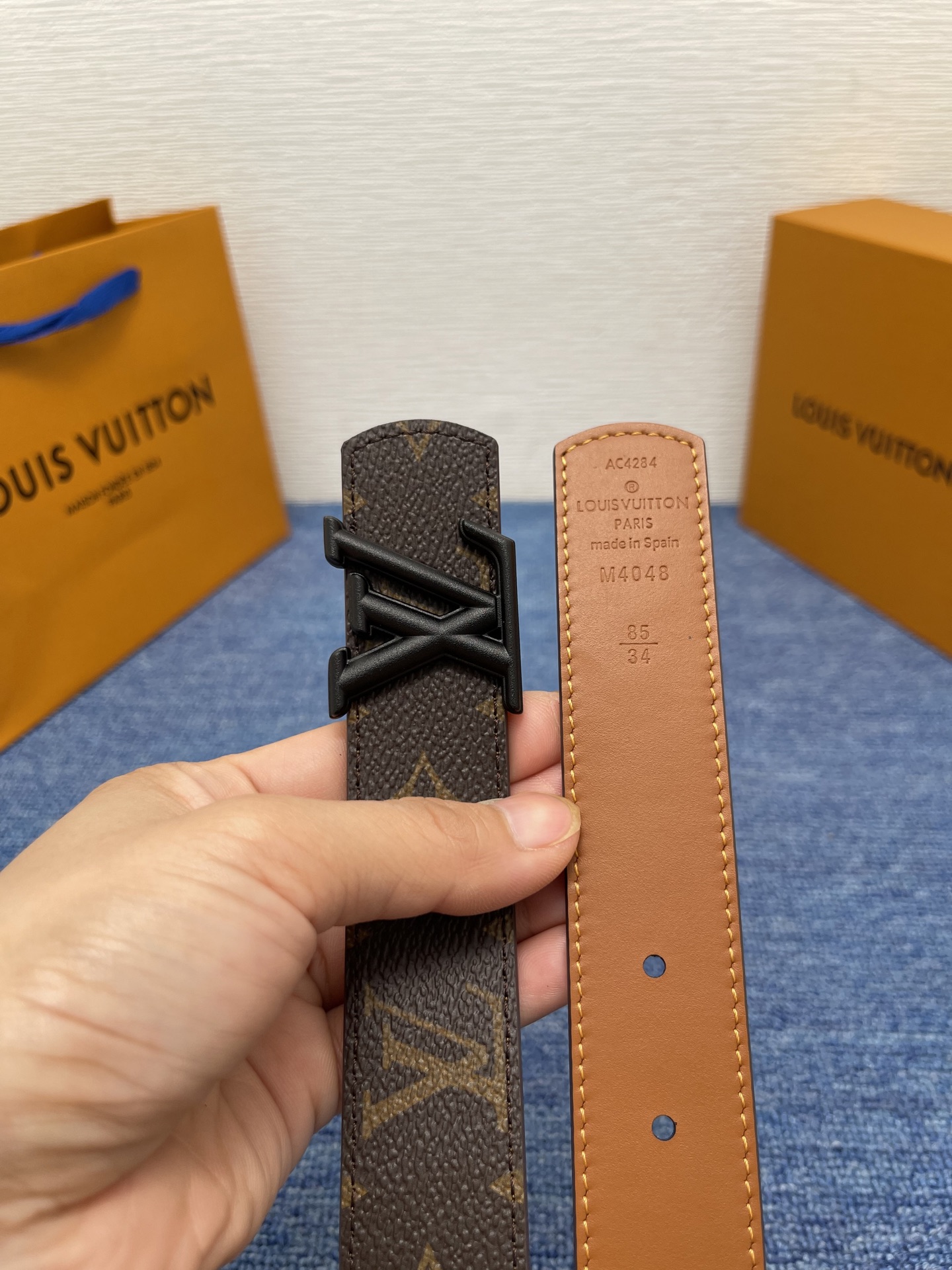🔴 【品牌】LV  3．0cm 
🔴 【描述】这款饰有LV带扣的腰带配以水牛皮衬里，覆以Monogram