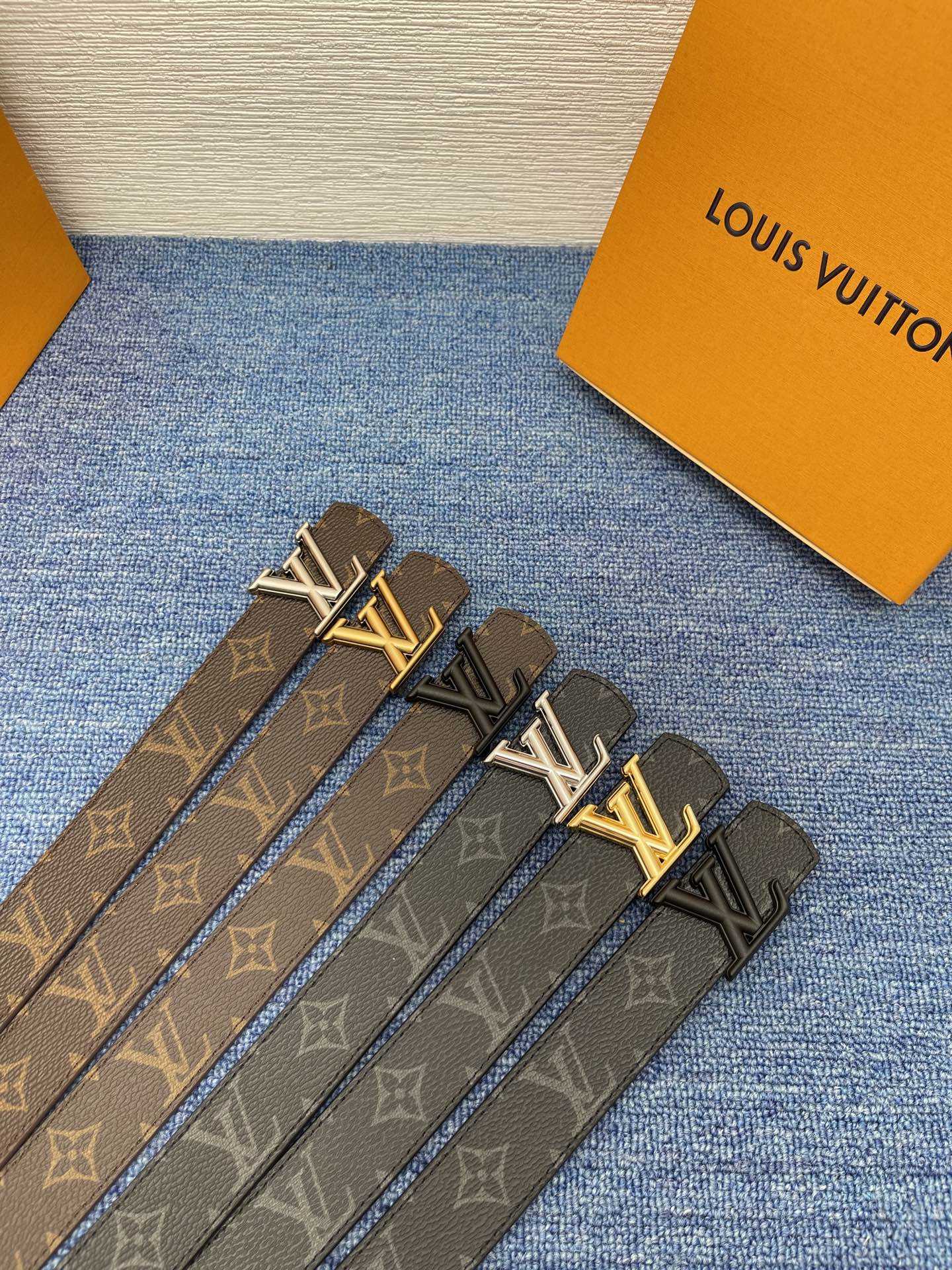 🔴 【品牌】LV  3．0cm 
🔴 【描述】这款饰有LV带扣的腰带配以水牛皮衬里，覆以Monogram