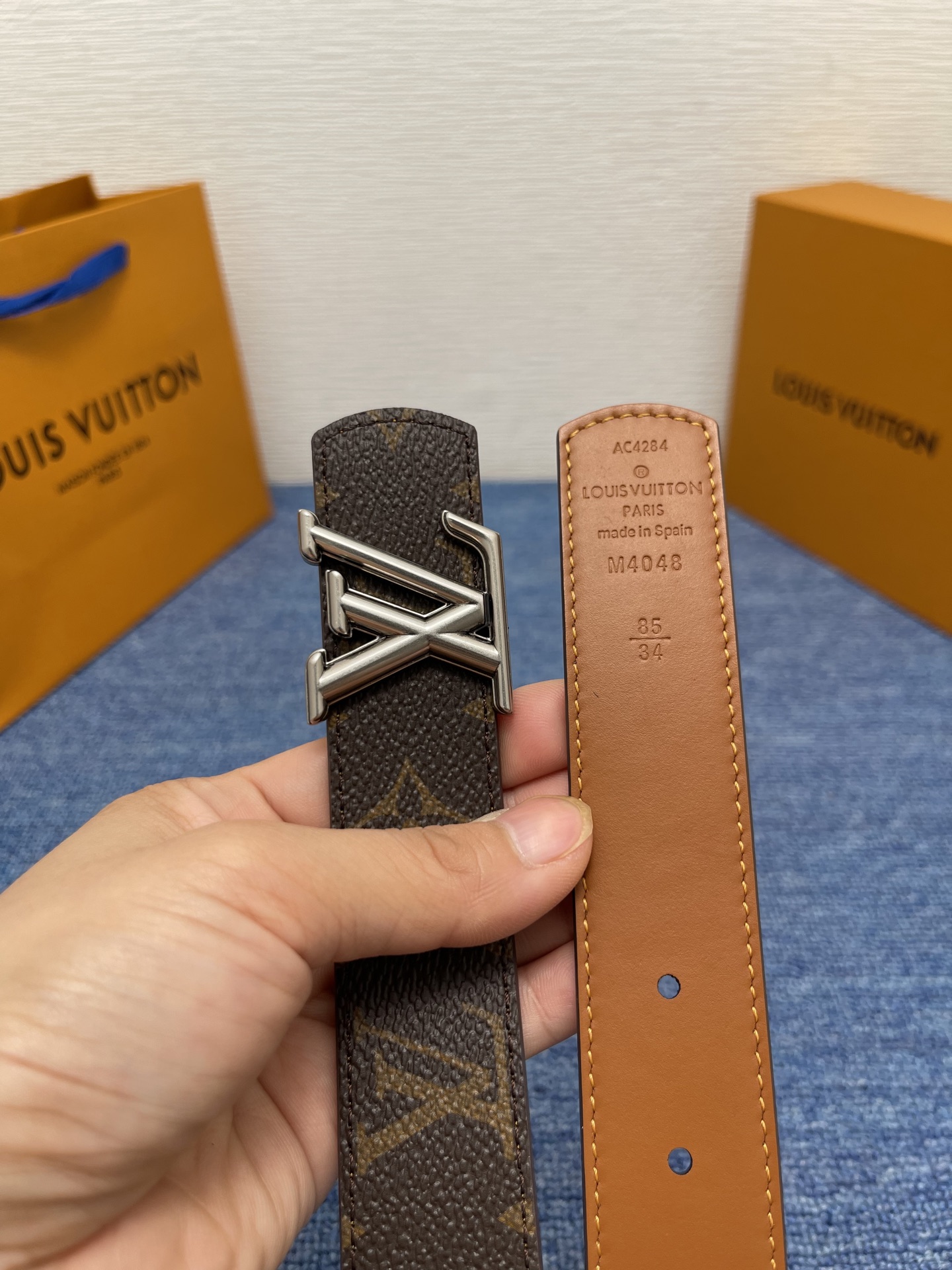 🔴 【品牌】LV  3．0cm 
🔴 【描述】这款饰有LV带扣的腰带配以水牛皮衬里，覆以Monogram