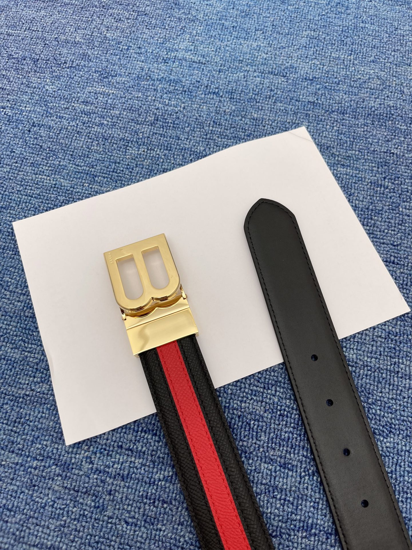 🔴  【品牌】巴利   NO.550  
🔴 【描述】经典系列新品腰带，采用小牛皮完美搭配手工车线，经典