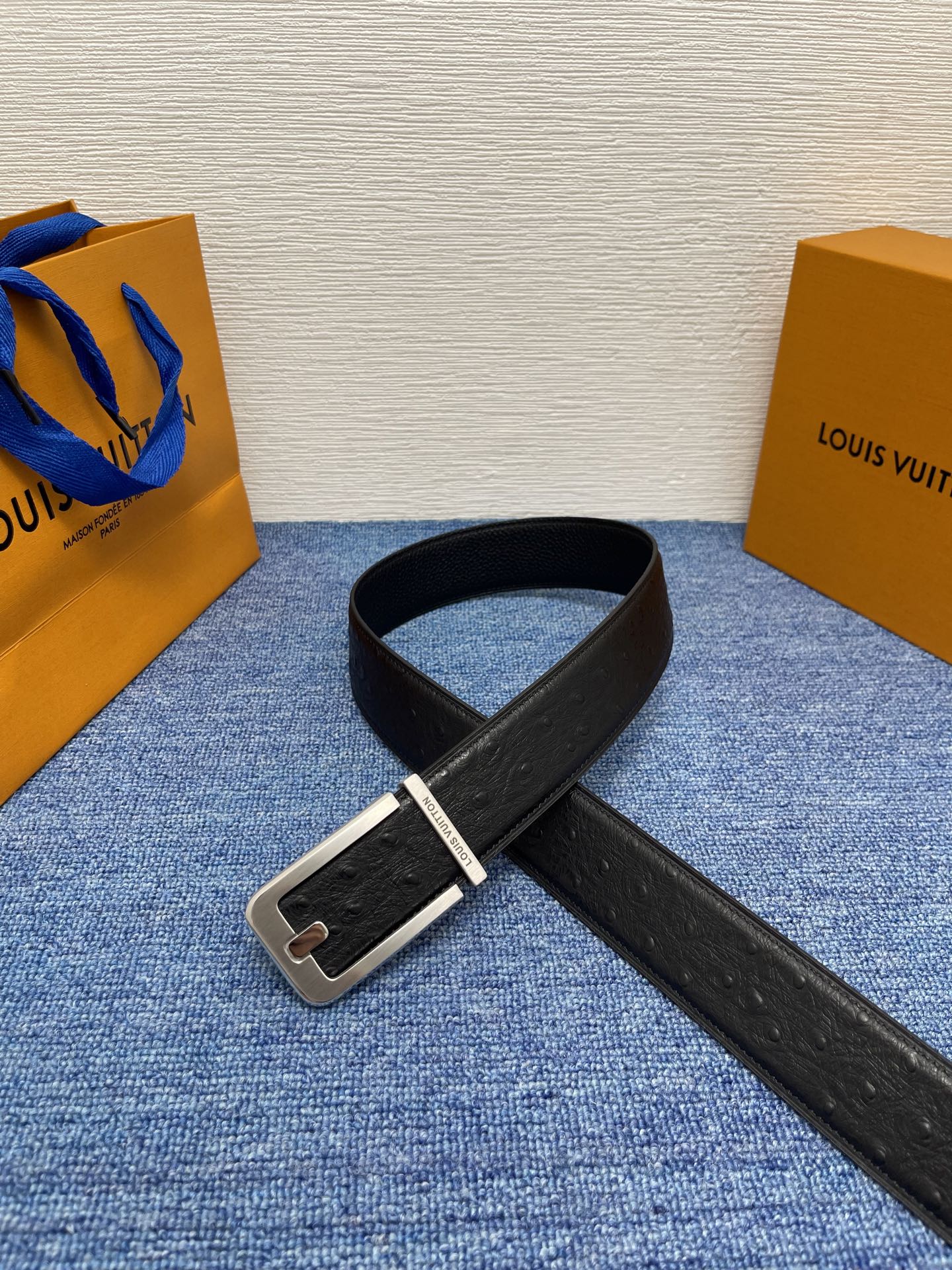 【LOUIS VUITTON】：经典原单品质，一面经典压花一面平纹底，原单精品挂扣，精工制作，细节看图，