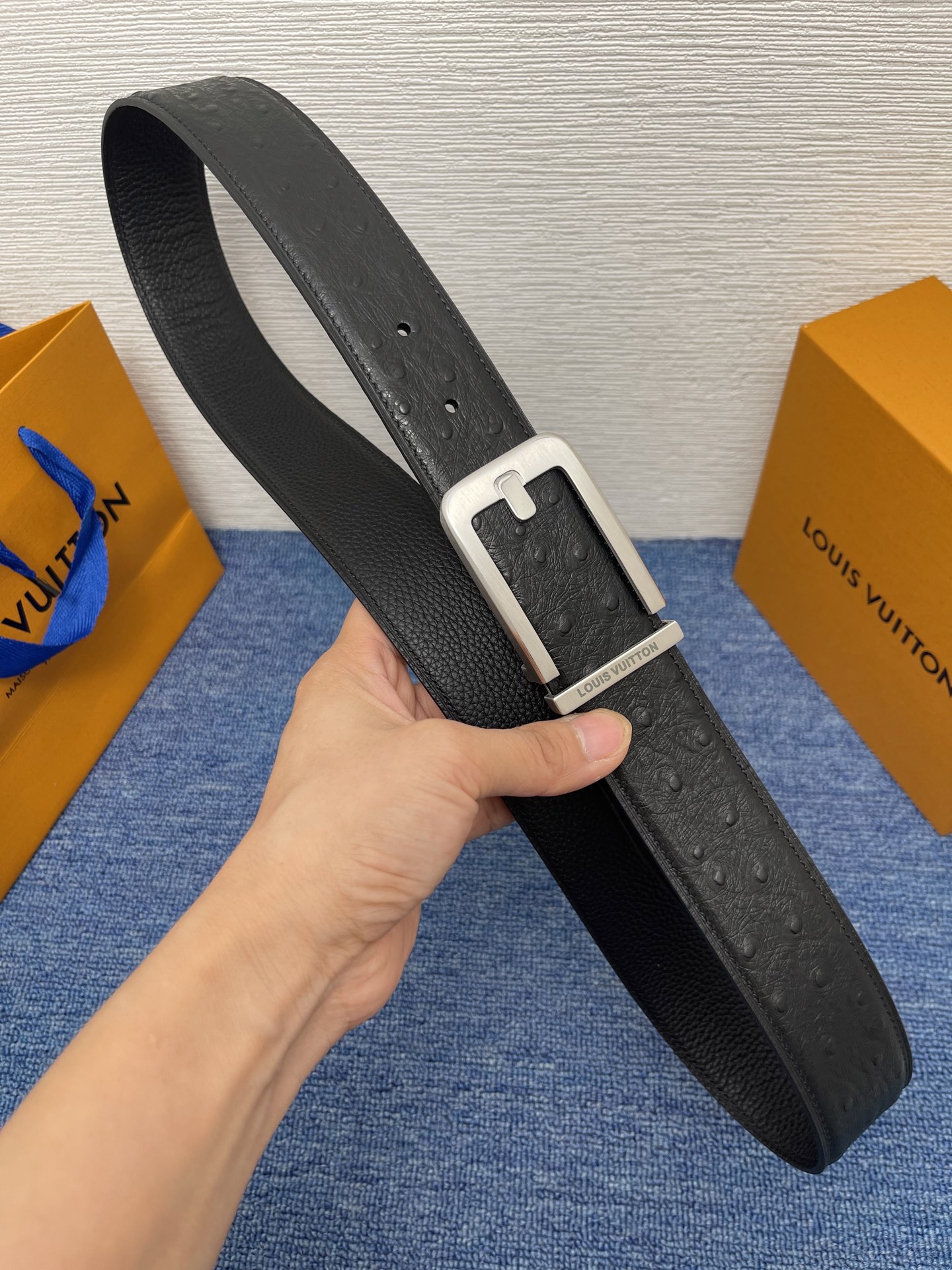 【LOUIS VUITTON】：经典原单品质，一面经典压花一面平纹底，原单精品挂扣，精工制作，细节看图，