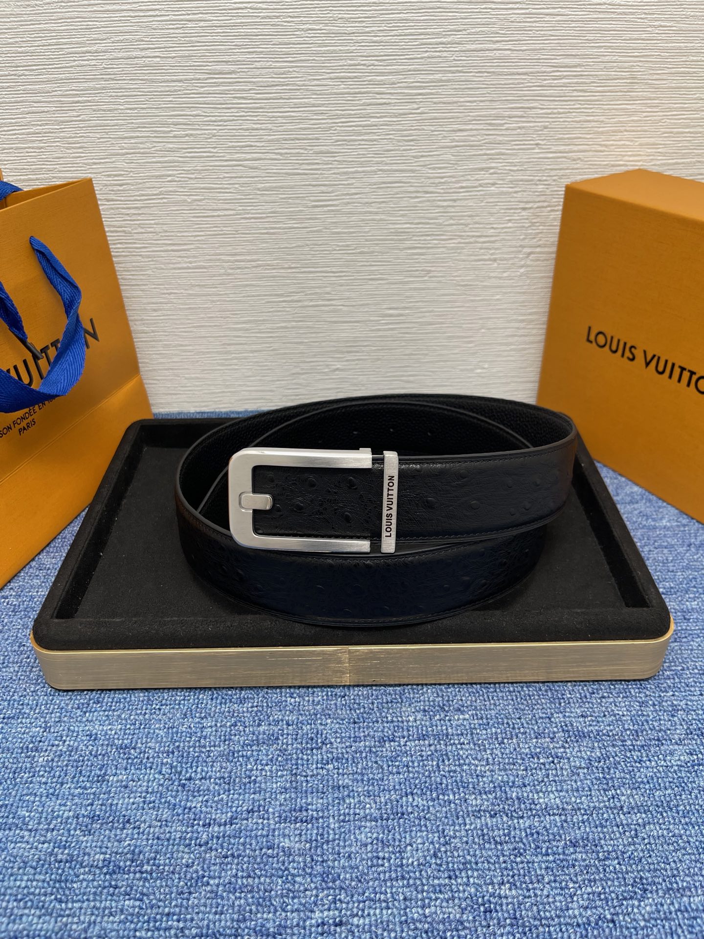 【LOUIS VUITTON】：经典原单品质，一面经典压花一面平纹底，原单精品挂扣，精工制作，细节看图，