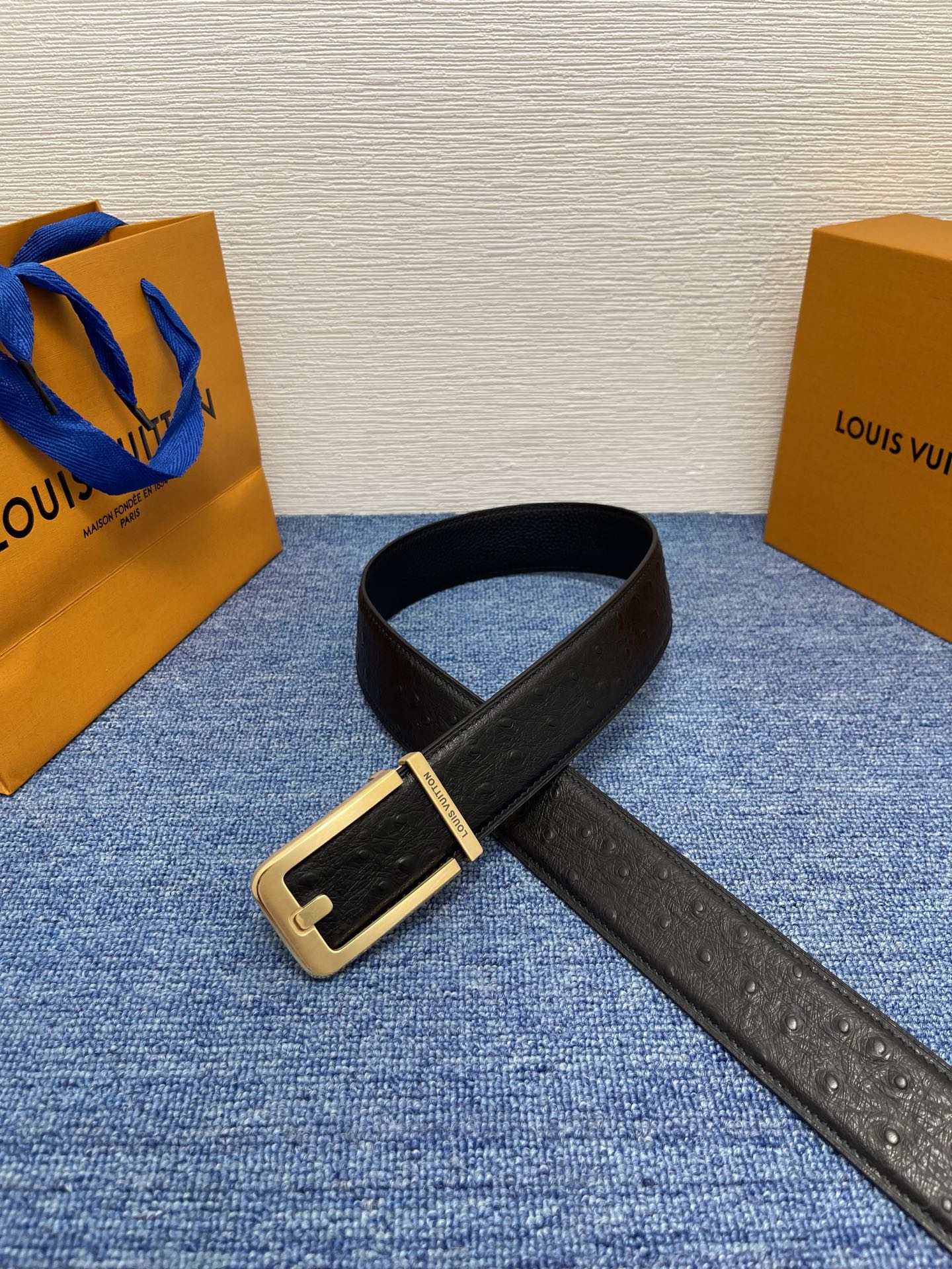 【LOUIS VUITTON】：经典原单品质，一面经典压花一面平纹底，原单精品挂扣，精工制作，细节看图，