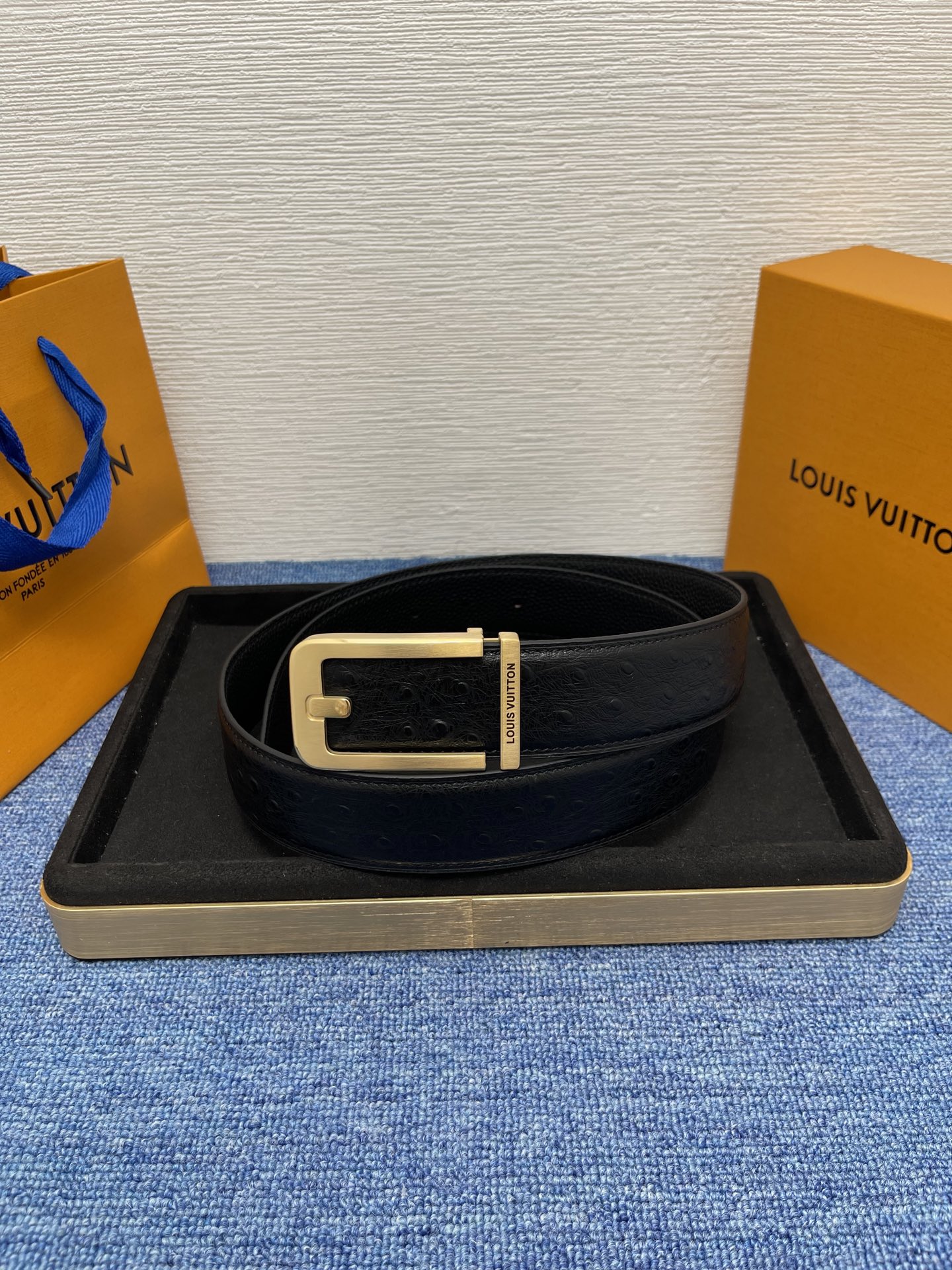 【LOUIS VUITTON】：经典原单品质，一面经典压花一面平纹底，原单精品挂扣，精工制作，细节看图，