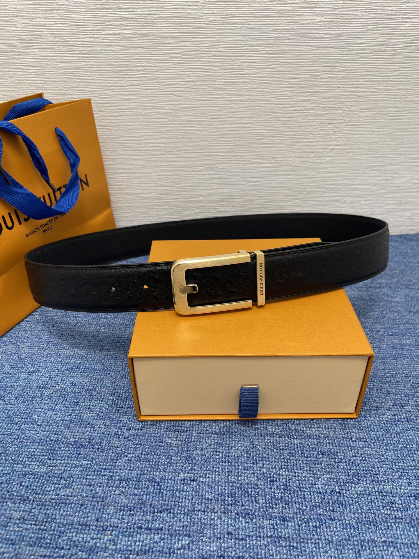 【LOUIS VUITTON】：经典原单品质，一面经典压花一面平纹底，原单精品挂扣，精工制作，细节看图，
